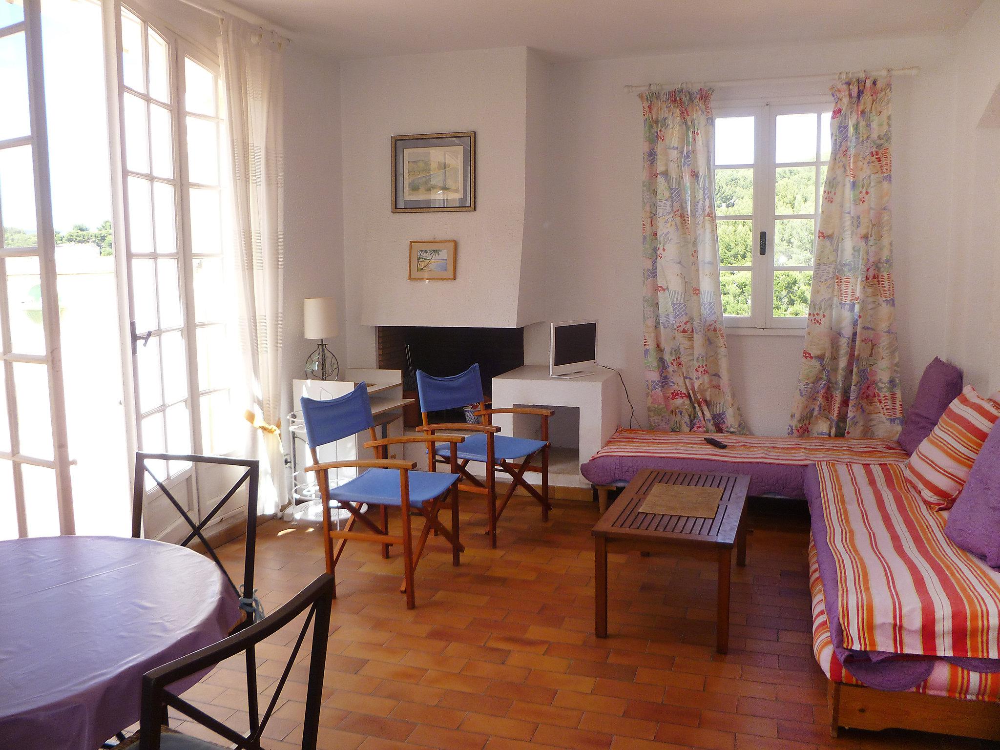 Photo 3 - 2 bedroom Apartment in Saint-Cyr-sur-Mer with terrace and sea view