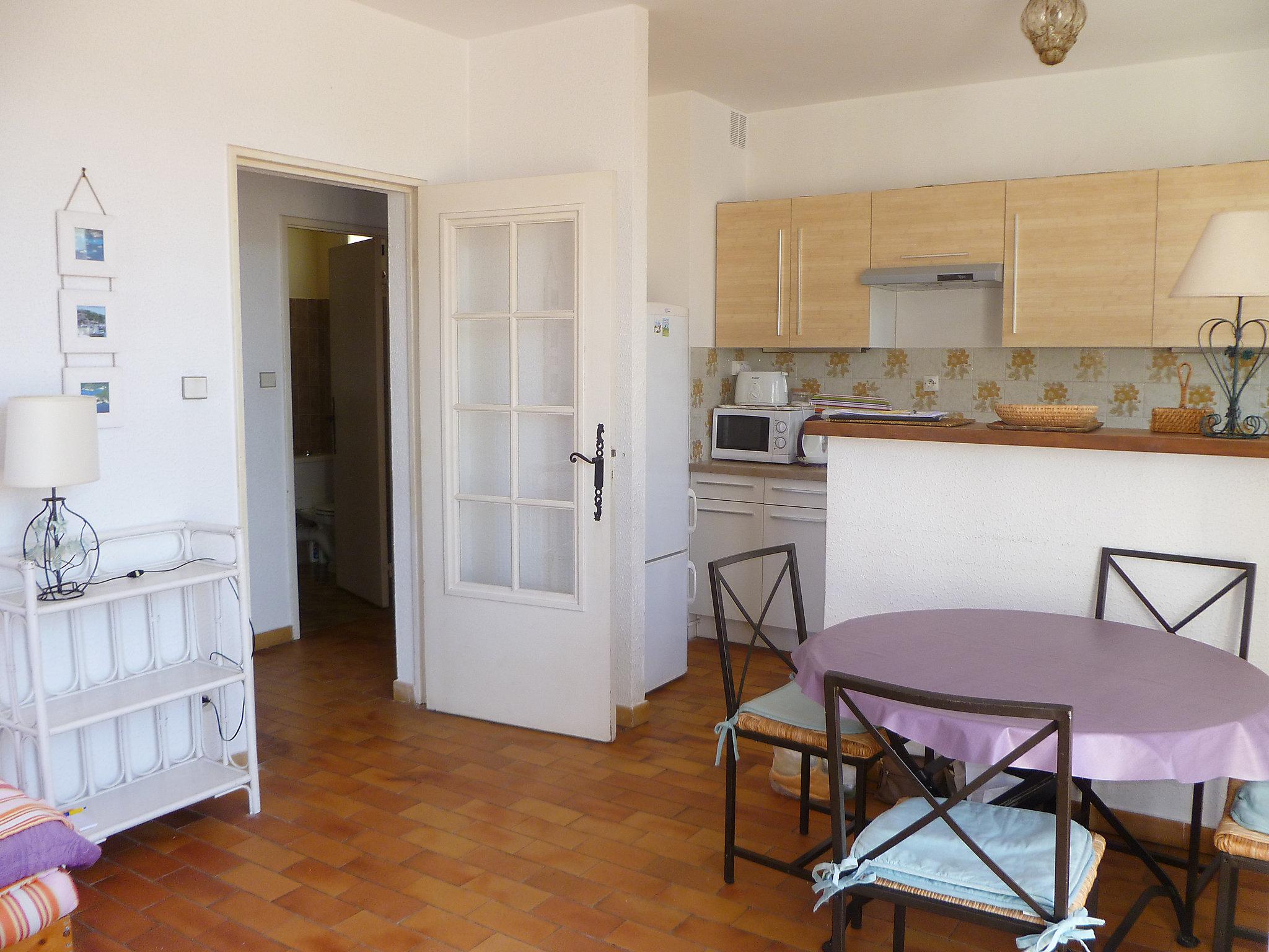 Foto 6 - Apartamento de 2 quartos em Saint-Cyr-sur-Mer com terraço