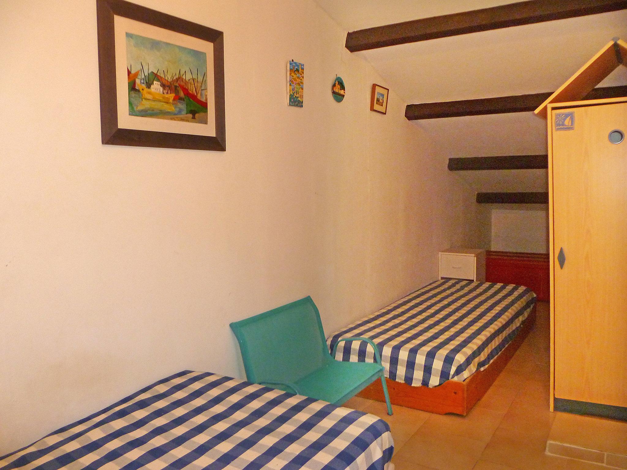 Foto 10 - Appartamento con 2 camere da letto a Saint-Cyr-sur-Mer con terrazza e vista mare