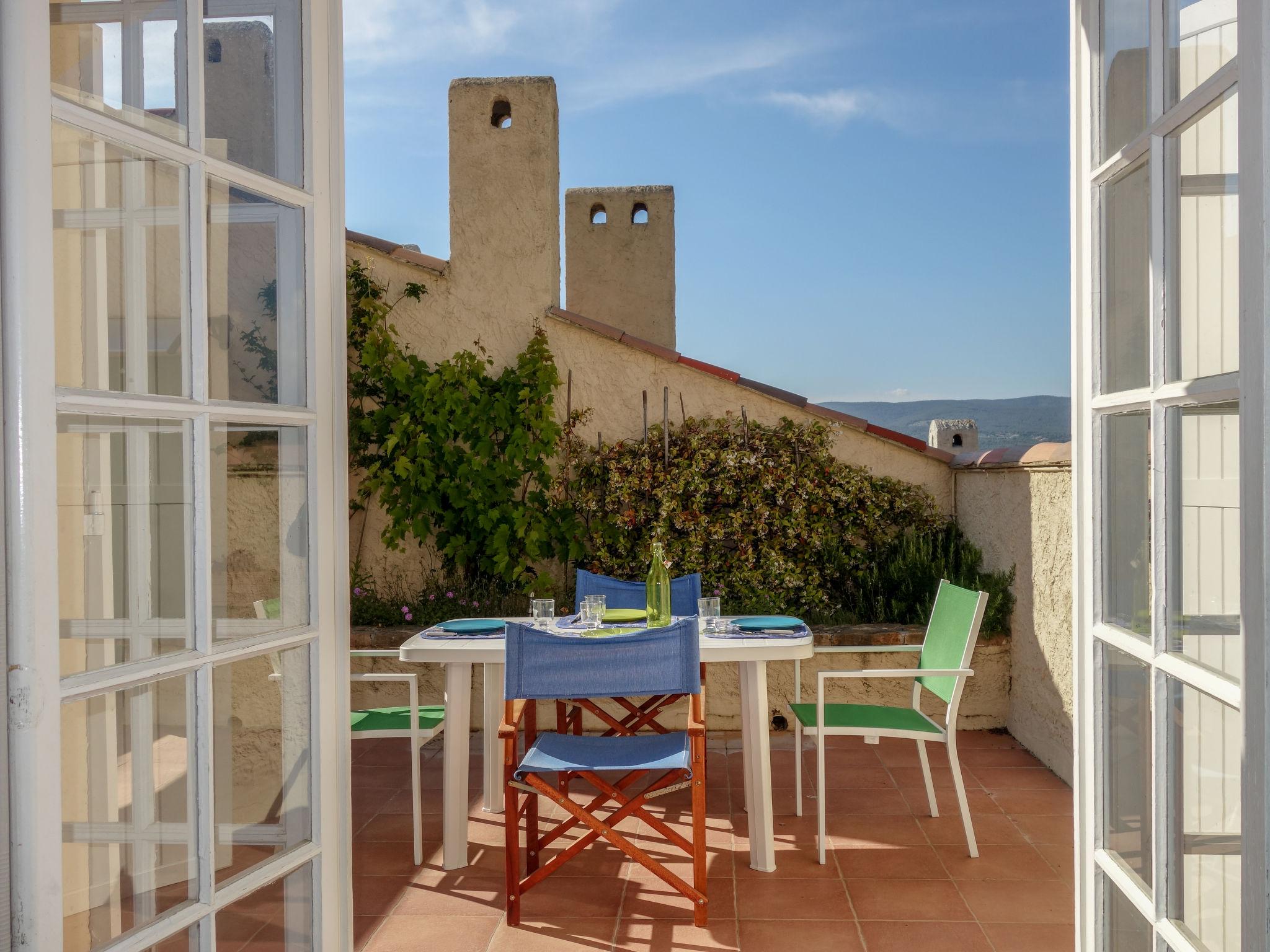 Photo 2 - Appartement de 2 chambres à Saint-Cyr-sur-Mer avec terrasse