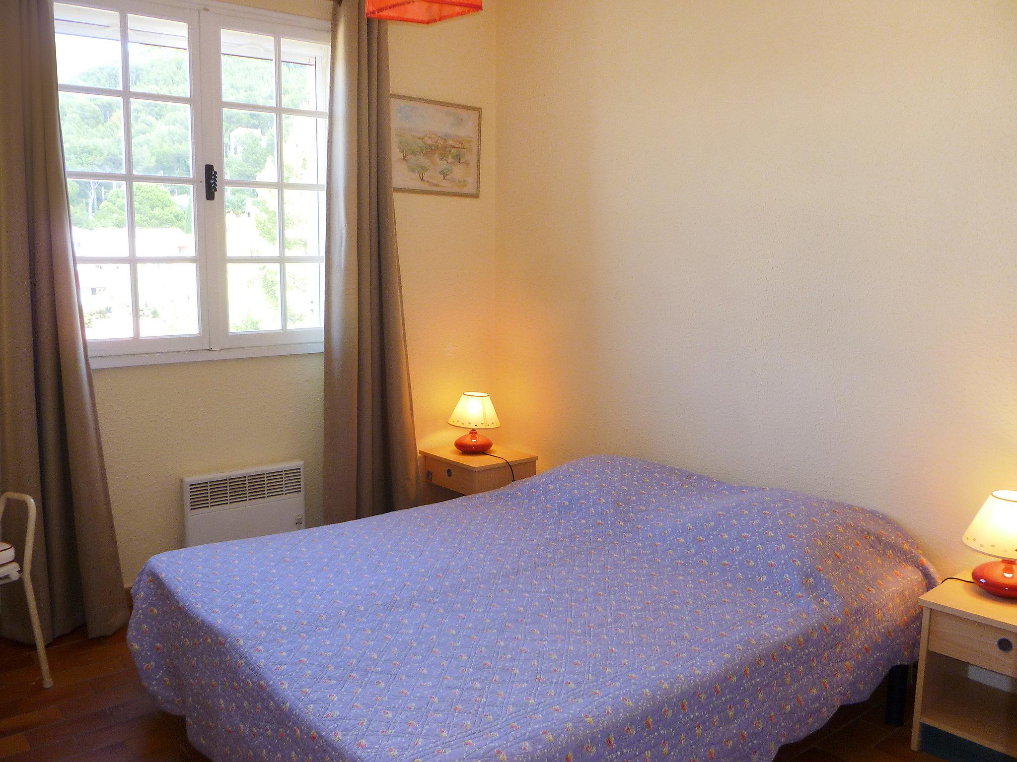 Foto 8 - Apartment mit 2 Schlafzimmern in Saint-Cyr-sur-Mer mit terrasse und blick aufs meer