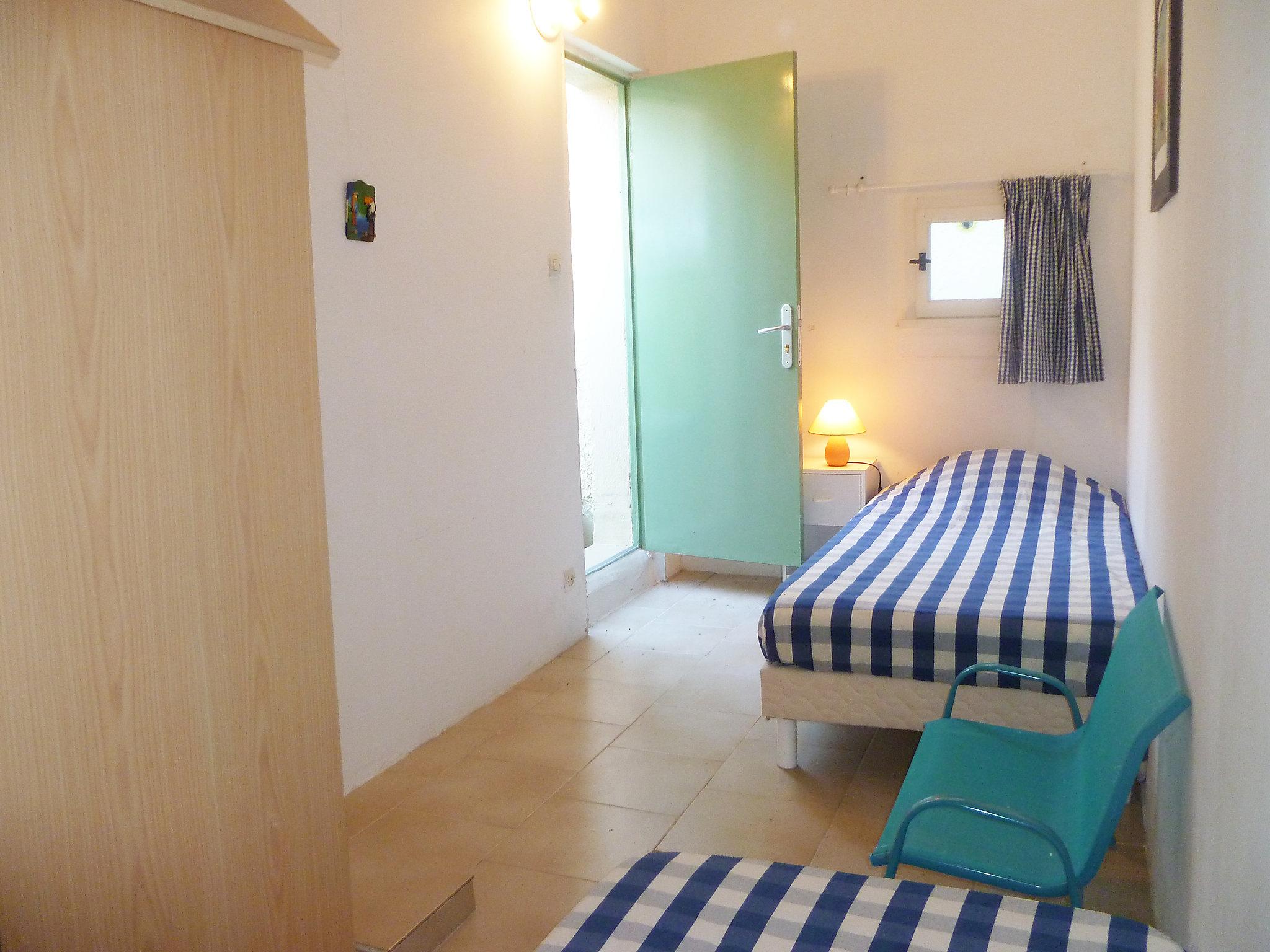 Foto 9 - Appartamento con 2 camere da letto a Saint-Cyr-sur-Mer con terrazza e vista mare