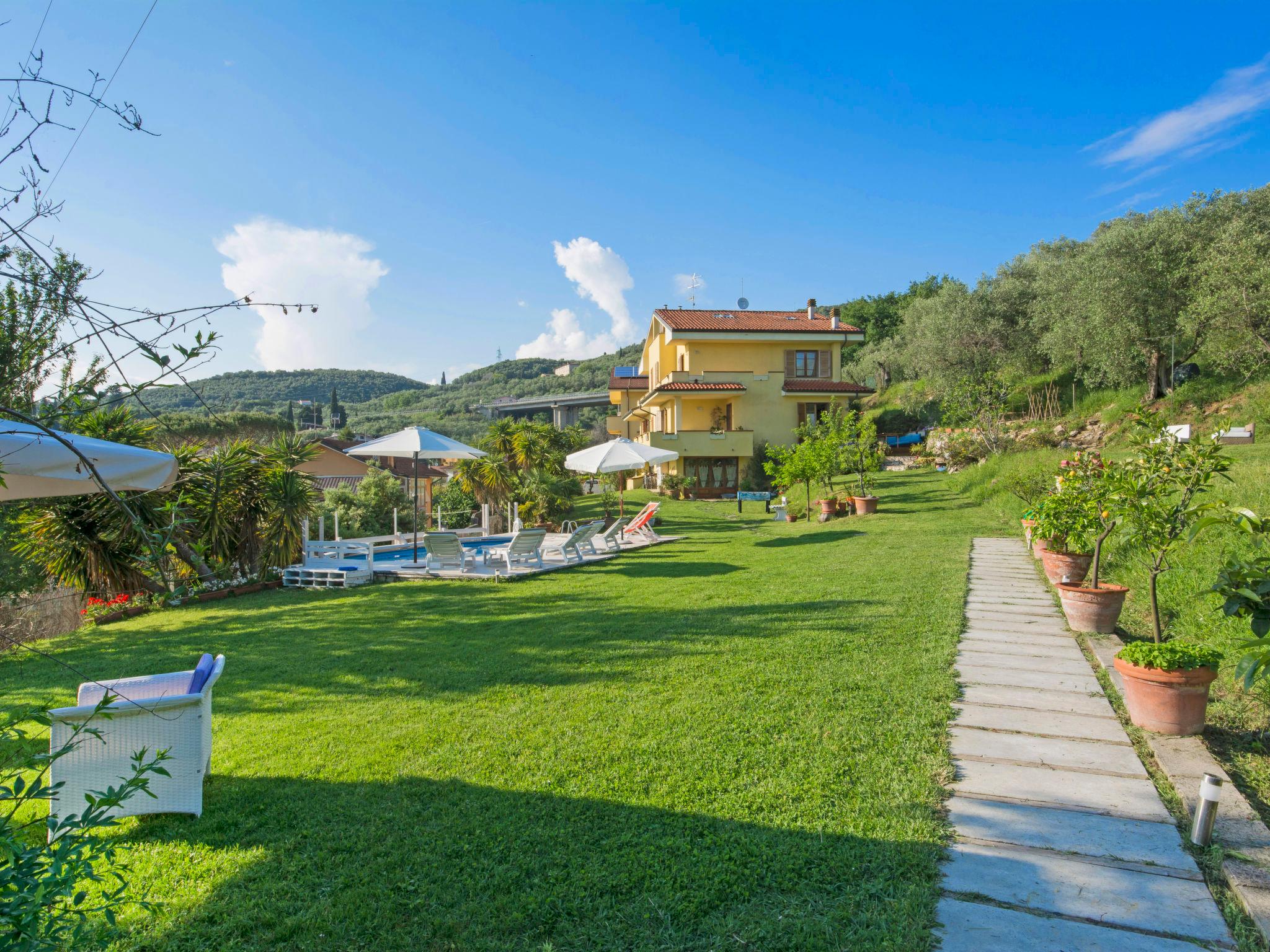 Foto 1 - Casa con 4 camere da letto a Massarosa con piscina privata e giardino