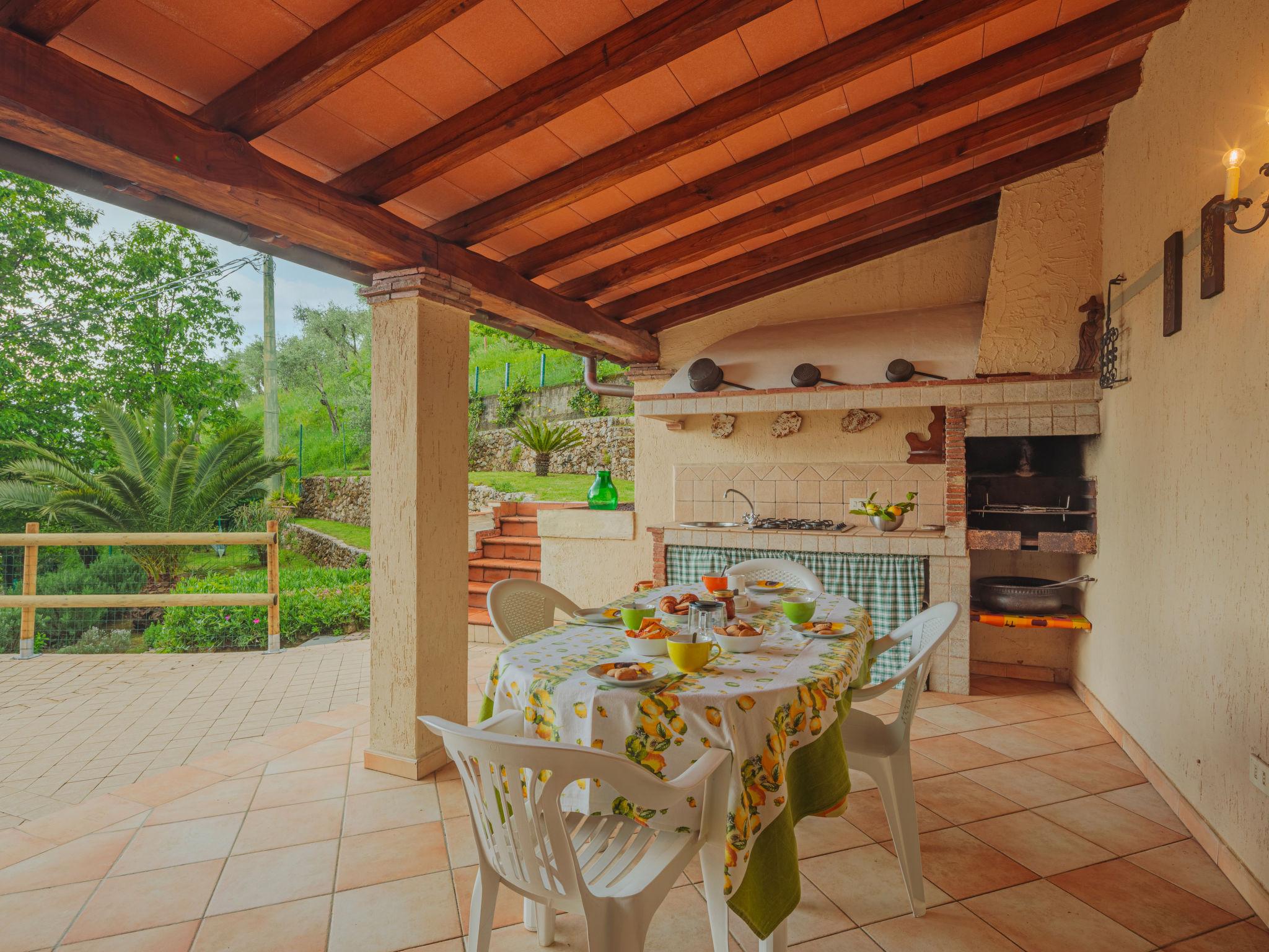 Photo 24 - Maison de 2 chambres à Camaiore avec jardin et terrasse