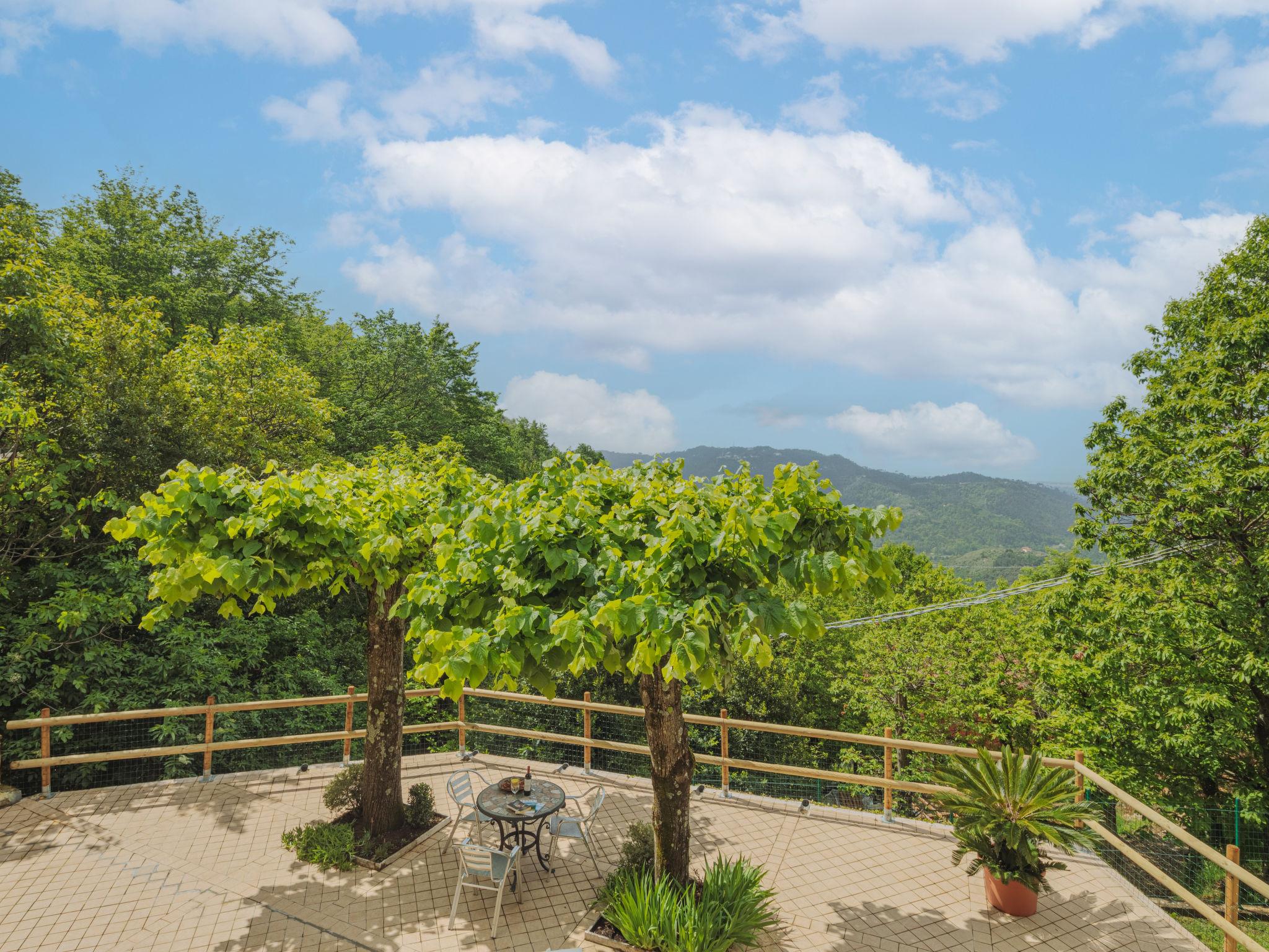 Foto 5 - Casa de 2 habitaciones en Camaiore con terraza y vistas al mar