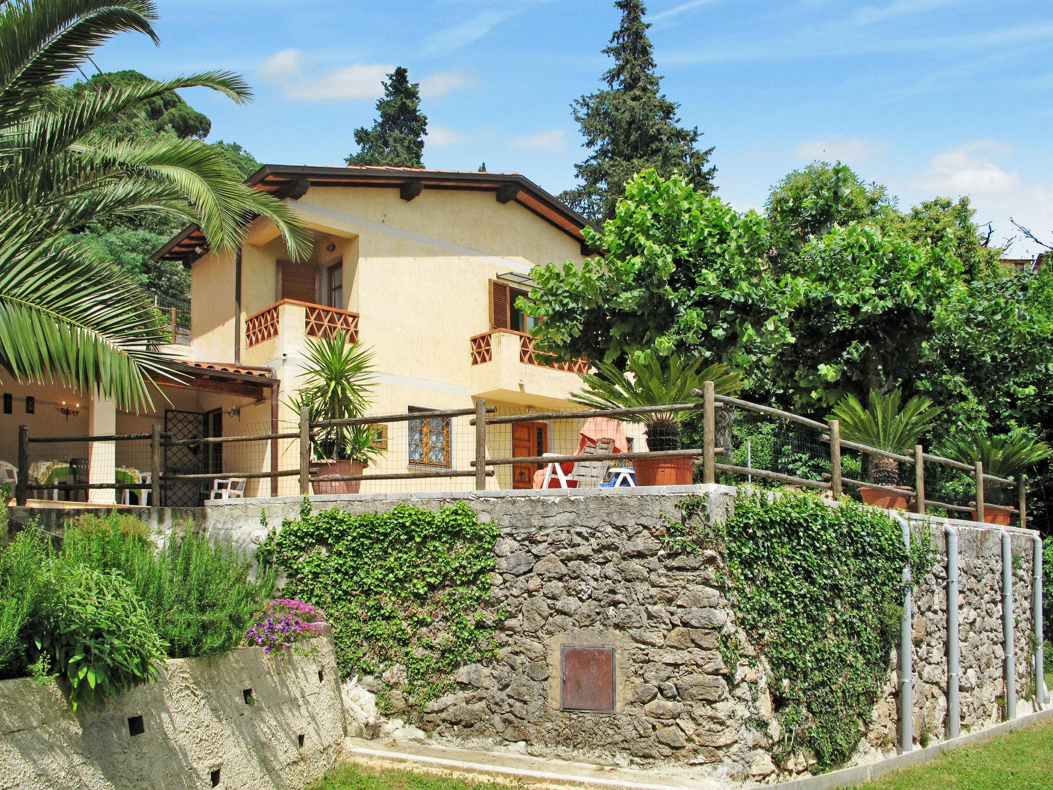 Photo 2 - Maison de 2 chambres à Camaiore avec terrasse et vues à la mer