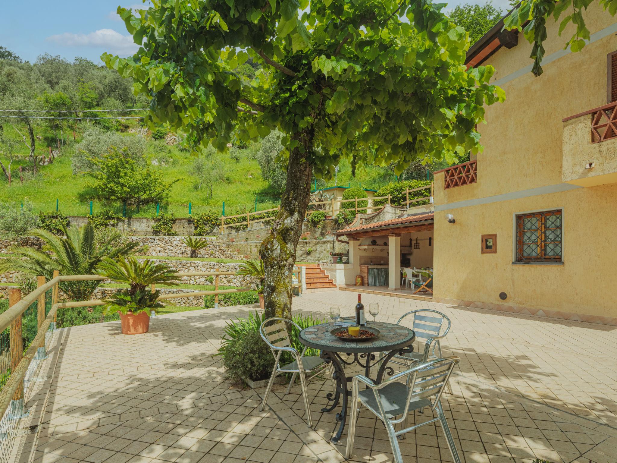 Photo 3 - Maison de 2 chambres à Camaiore avec terrasse et vues à la mer