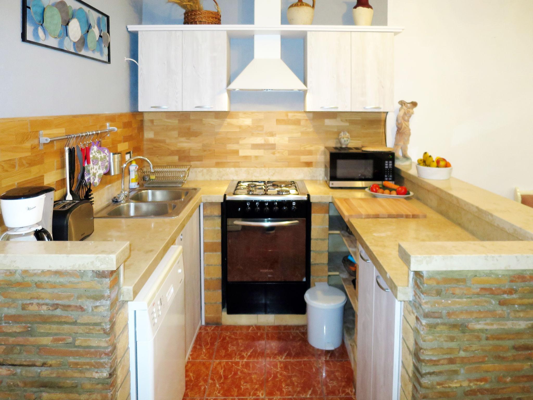 Photo 11 - 1 bedroom Apartment in Kanfanar with swimming pool and garden