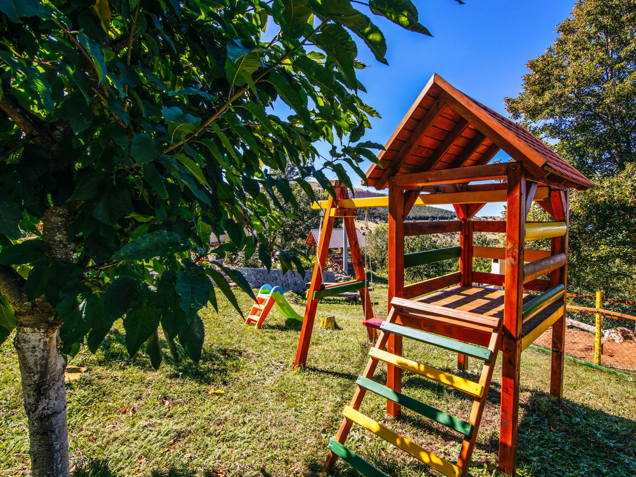 Foto 6 - Casa de 2 quartos em Senj com piscina privada e jardim