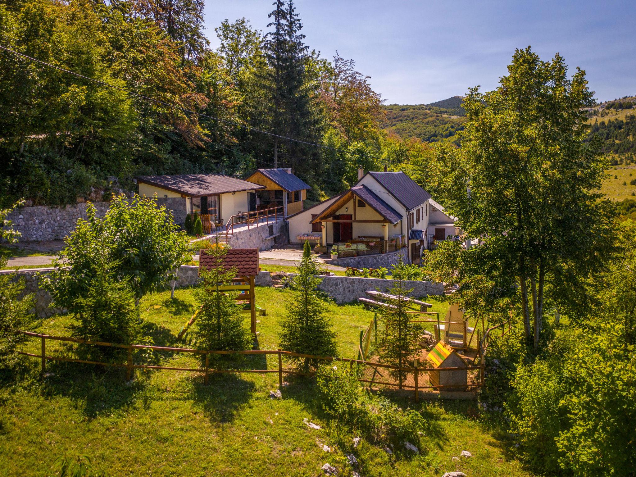 Photo 4 - Maison de 2 chambres à Senj avec piscine privée et jardin