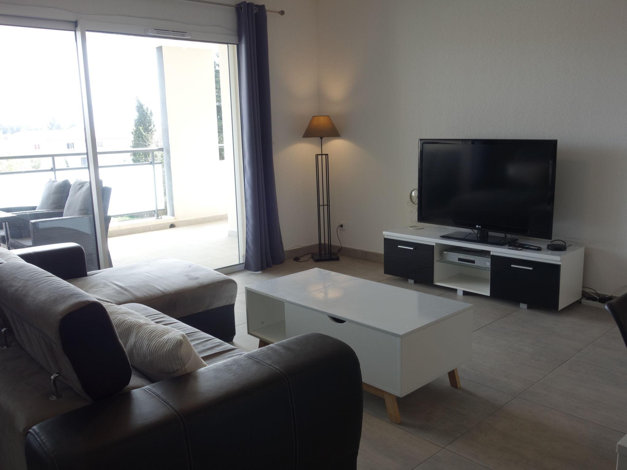 Foto 7 - Appartamento con 2 camere da letto a Saint-Cyprien con terrazza e vista mare