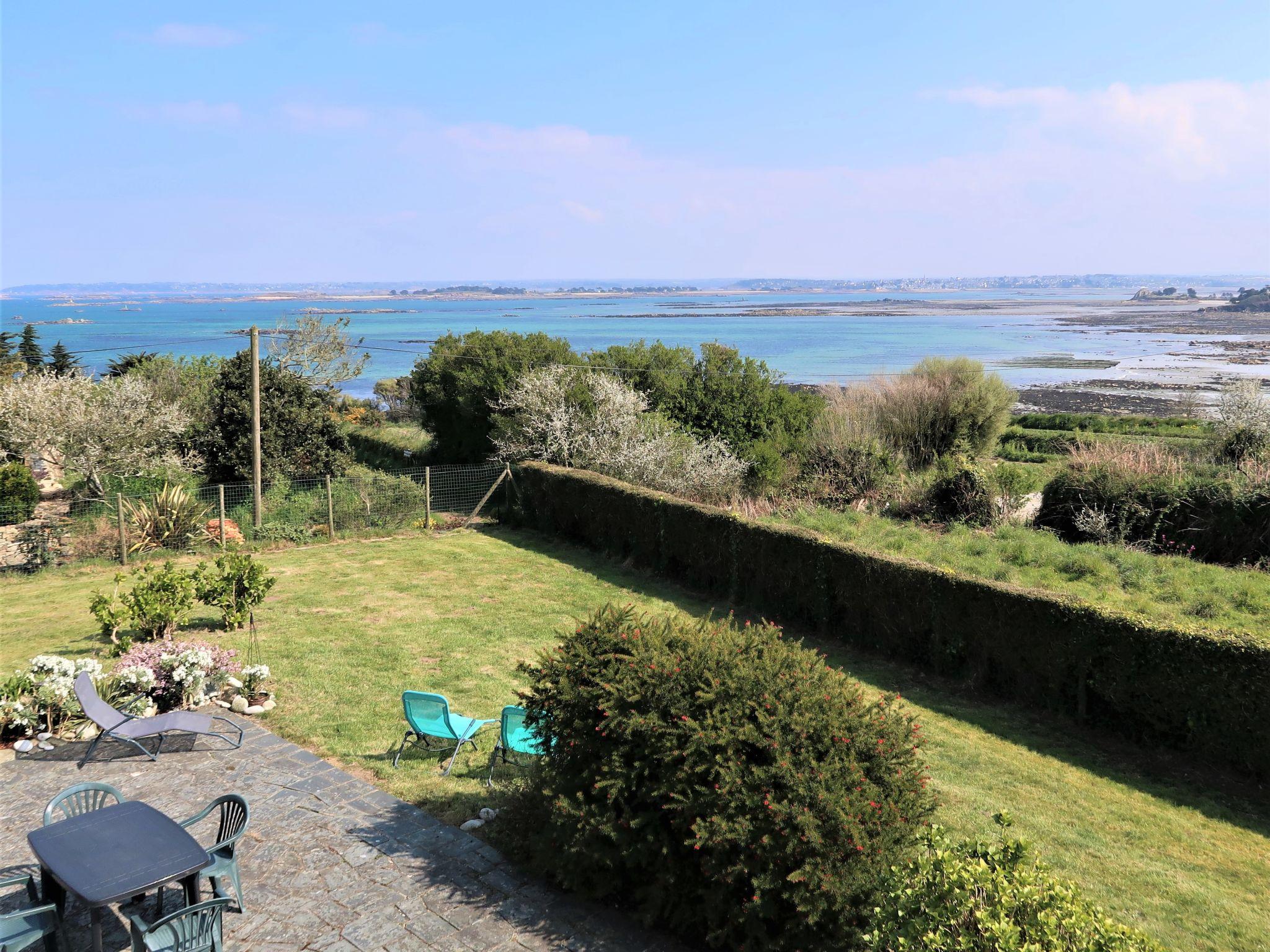 Photo 2 - Maison de 3 chambres à Saint-Pol-de-Léon avec terrasse et vues à la mer