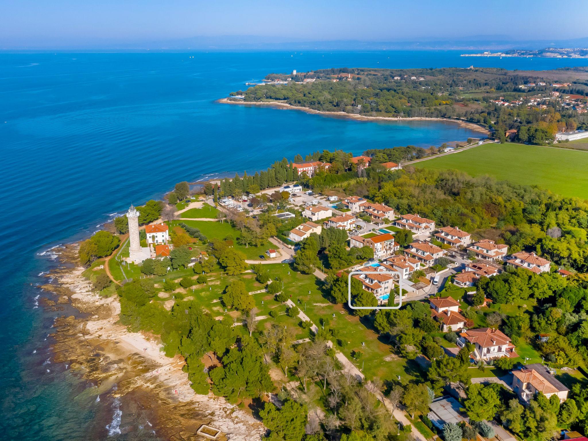 Foto 11 - Casa con 4 camere da letto a Umag con piscina privata e giardino