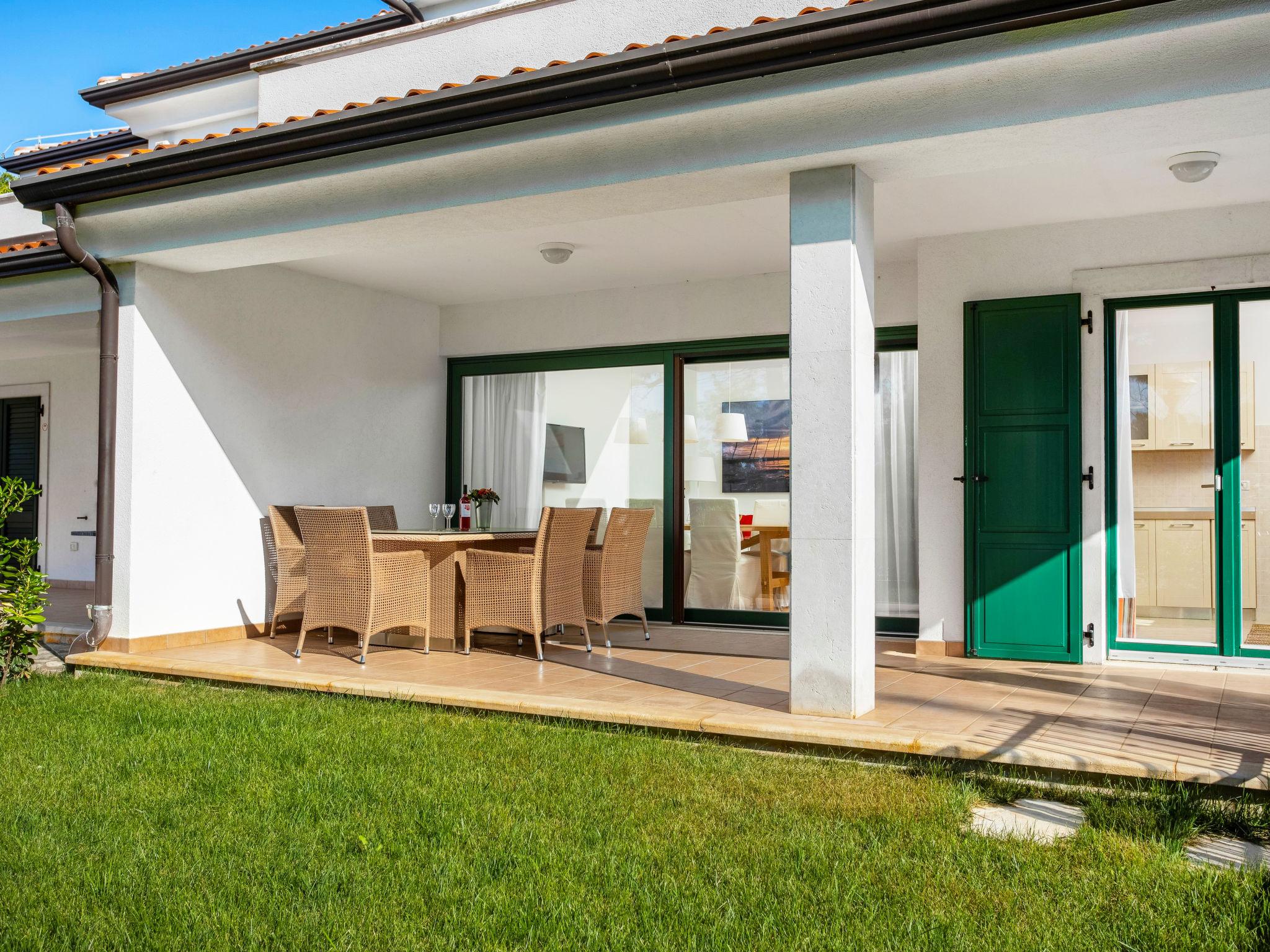 Photo 8 - Maison de 4 chambres à Umag avec piscine privée et jardin