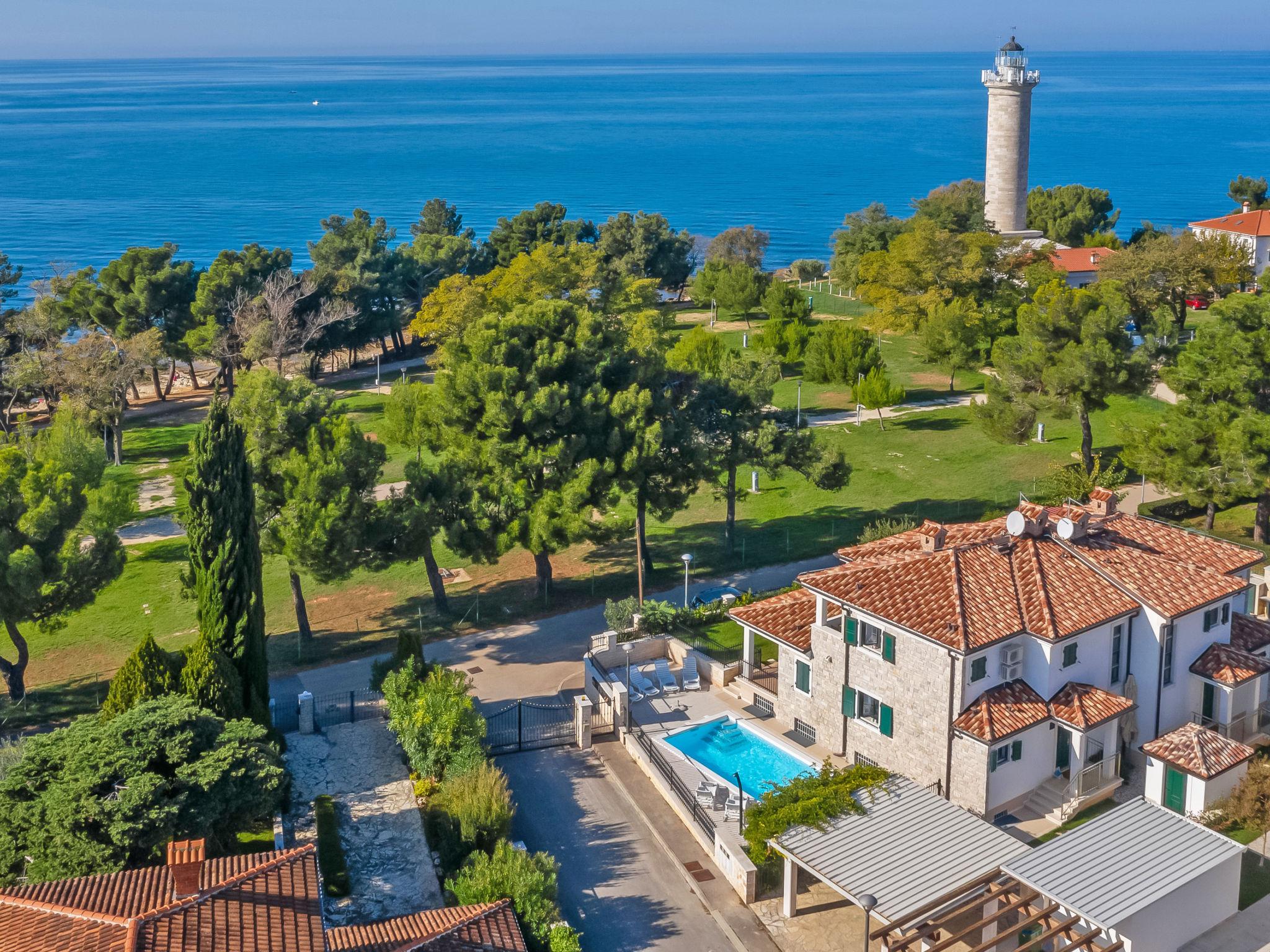 Foto 1 - Casa con 4 camere da letto a Umag con piscina privata e giardino