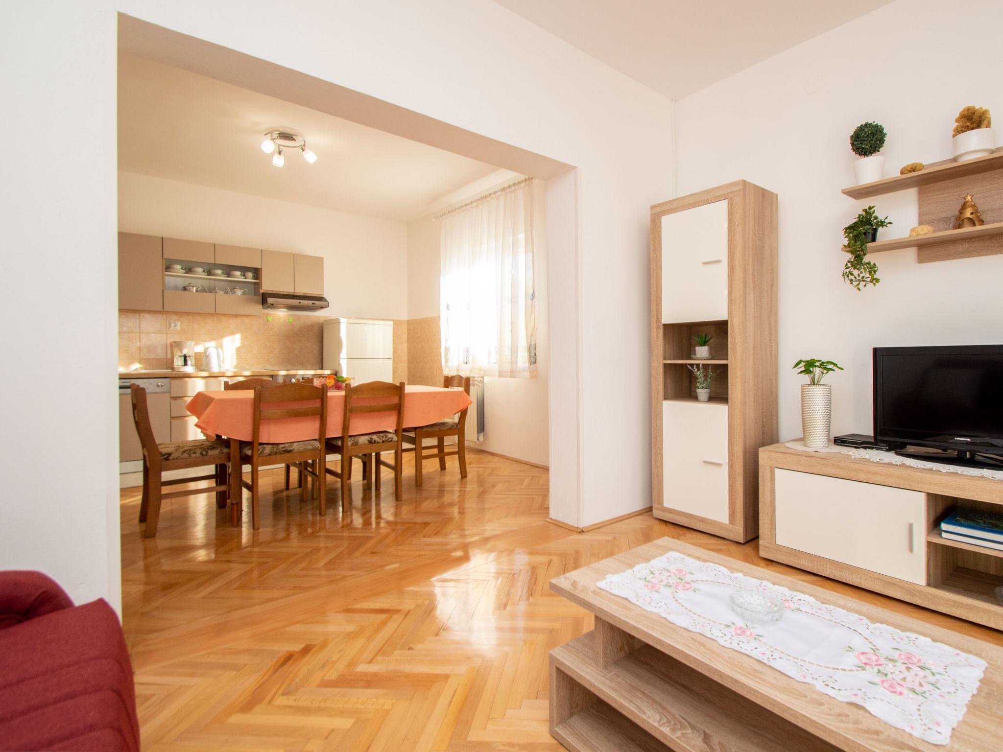 Foto 4 - Appartamento con 2 camere da letto a Sebenico con terrazza e vista mare