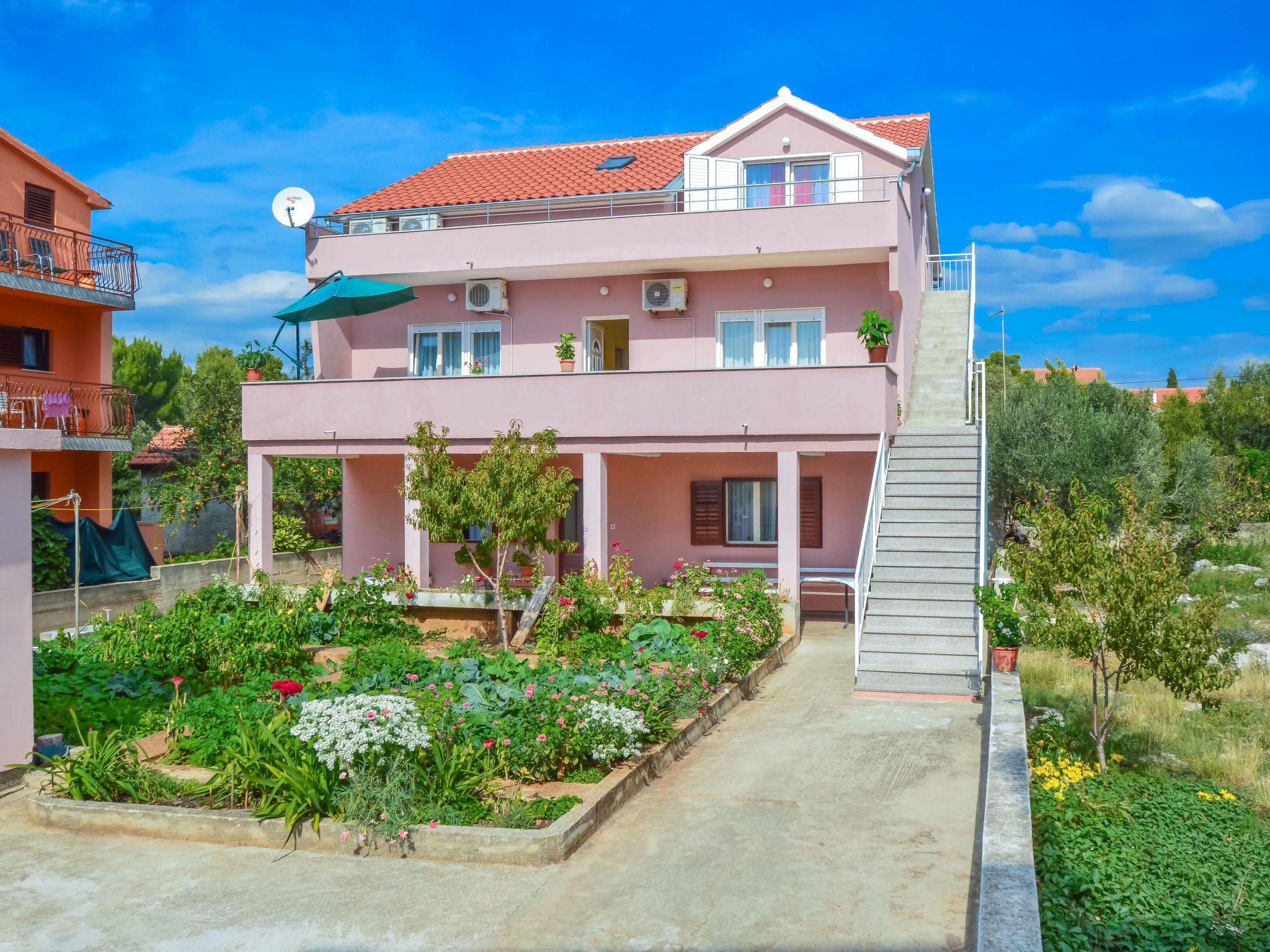 Foto 1 - Apartamento de 2 quartos em Sibenik com terraço e vistas do mar