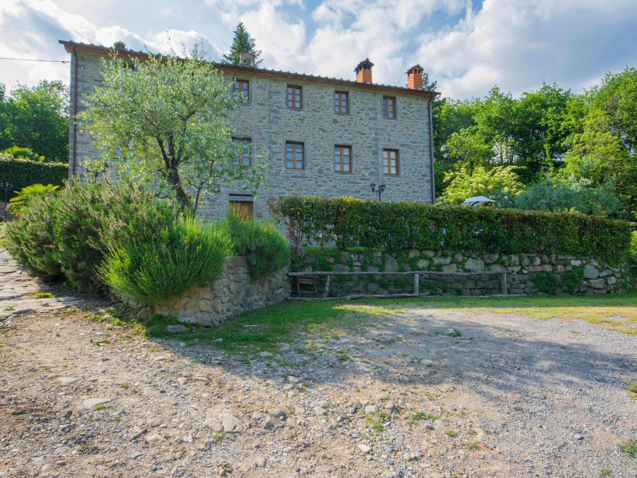 Foto 29 - Casa con 3 camere da letto a Pescia con piscina privata e giardino