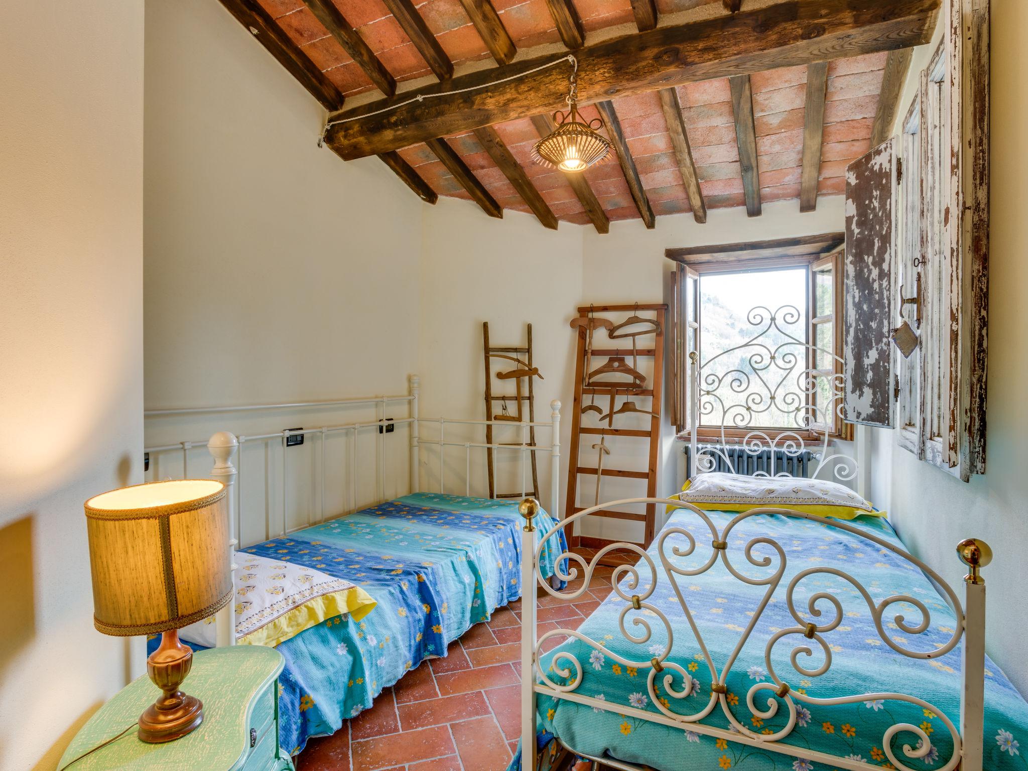 Foto 25 - Haus mit 3 Schlafzimmern in Pescia mit privater pool und garten