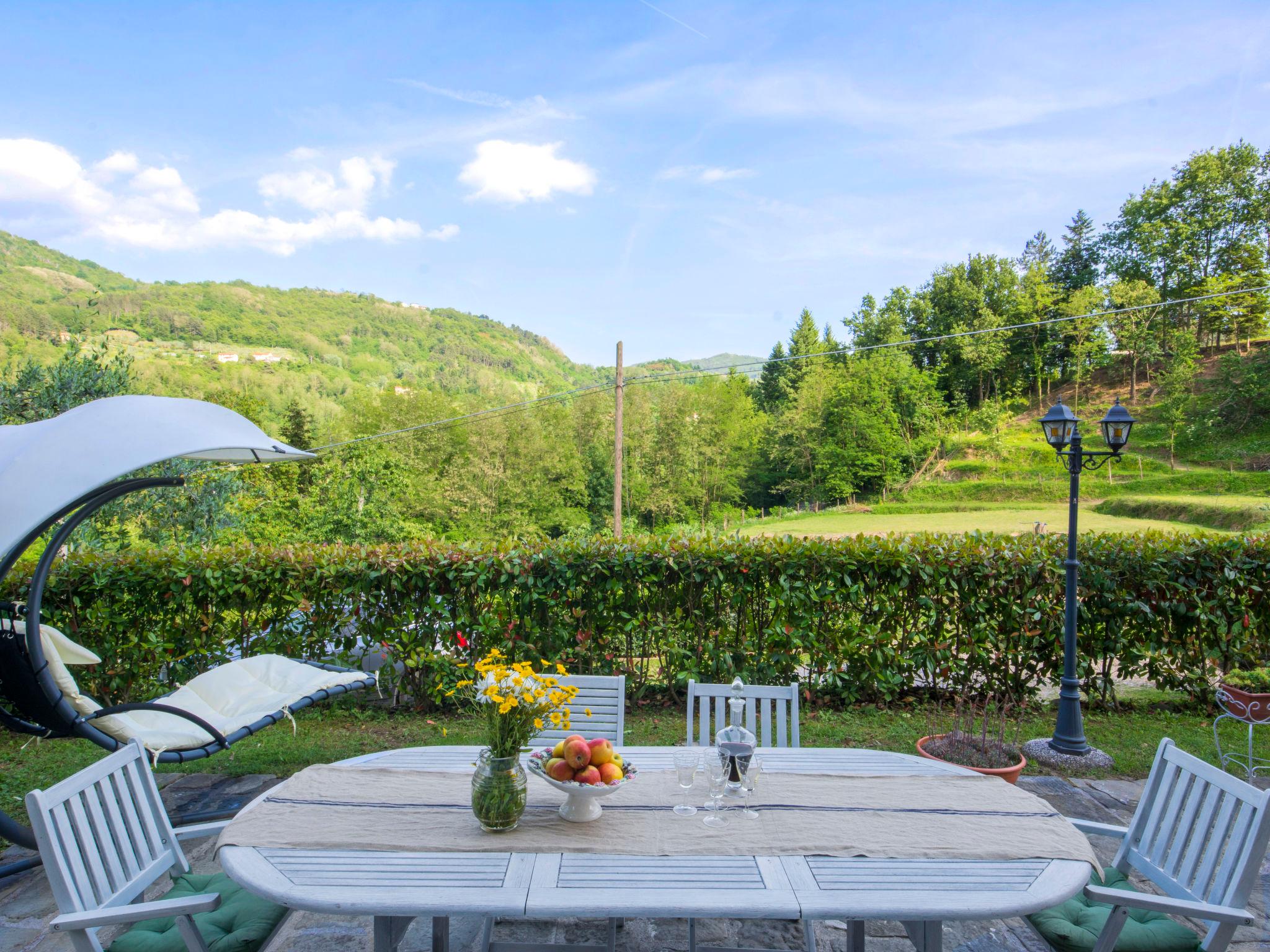 Photo 3 - Maison de 3 chambres à Pescia avec piscine privée et jardin