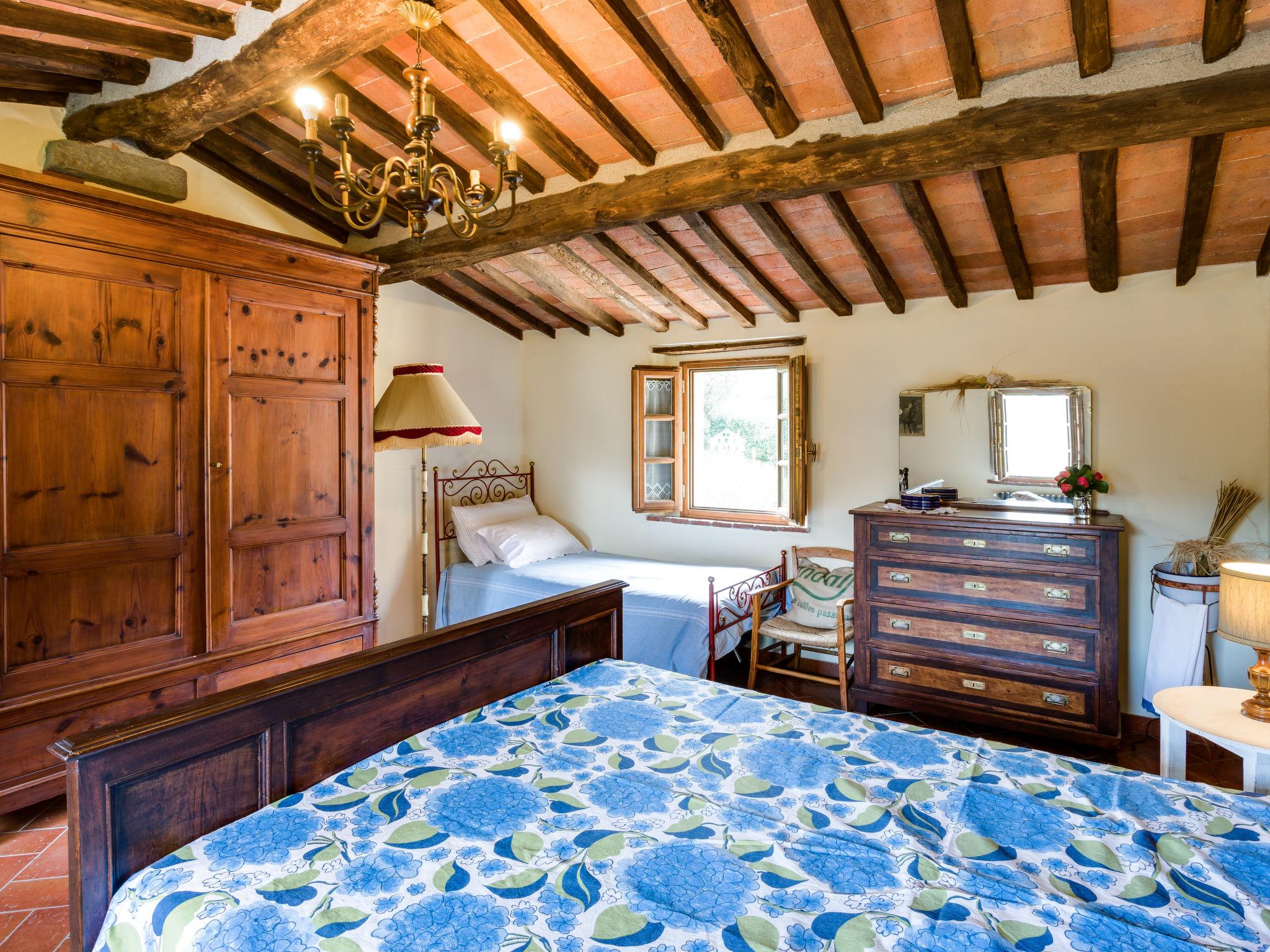 Foto 22 - Haus mit 3 Schlafzimmern in Pescia mit privater pool und garten