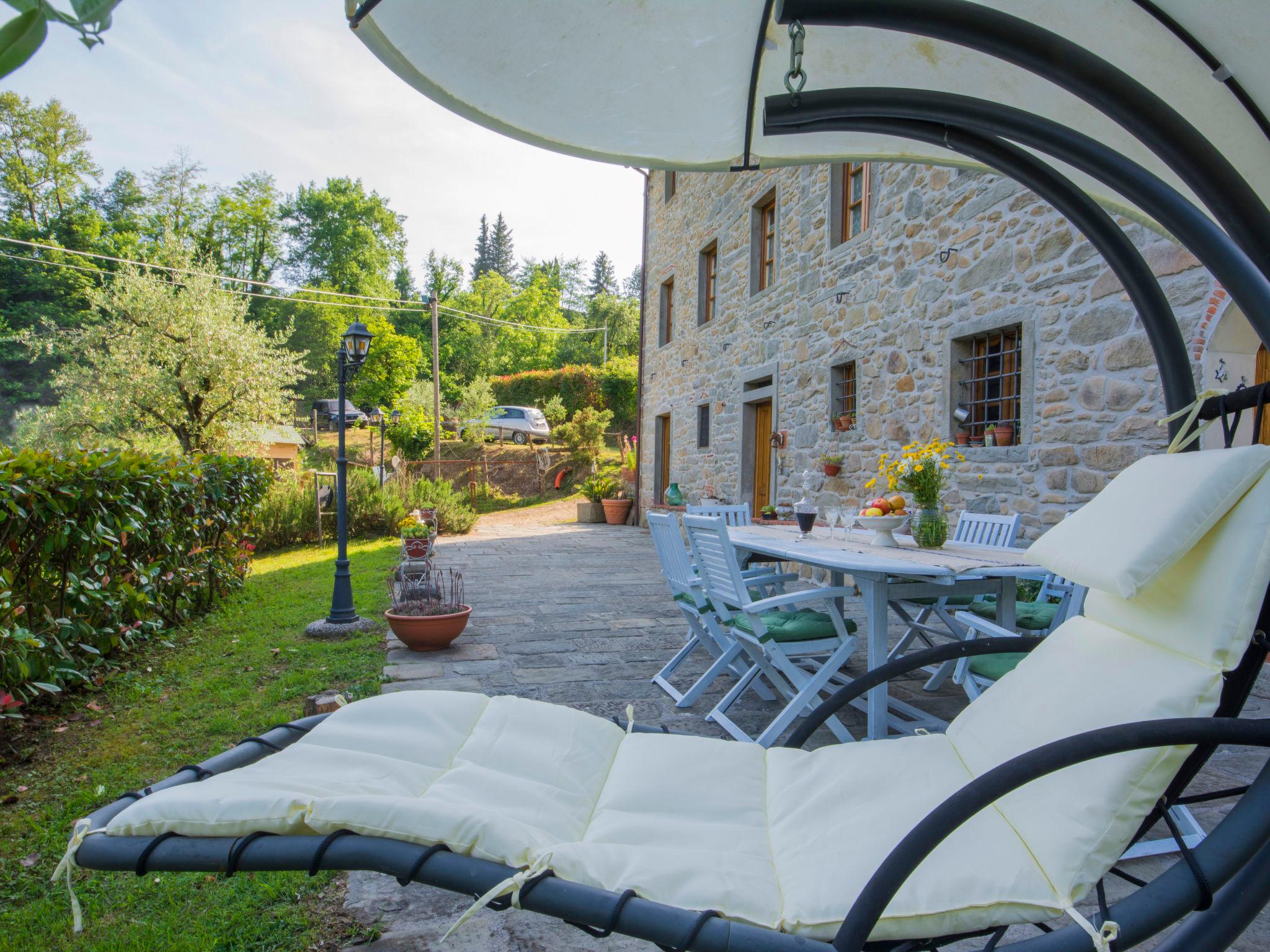 Foto 2 - Casa de 3 quartos em Pescia com piscina privada e jardim