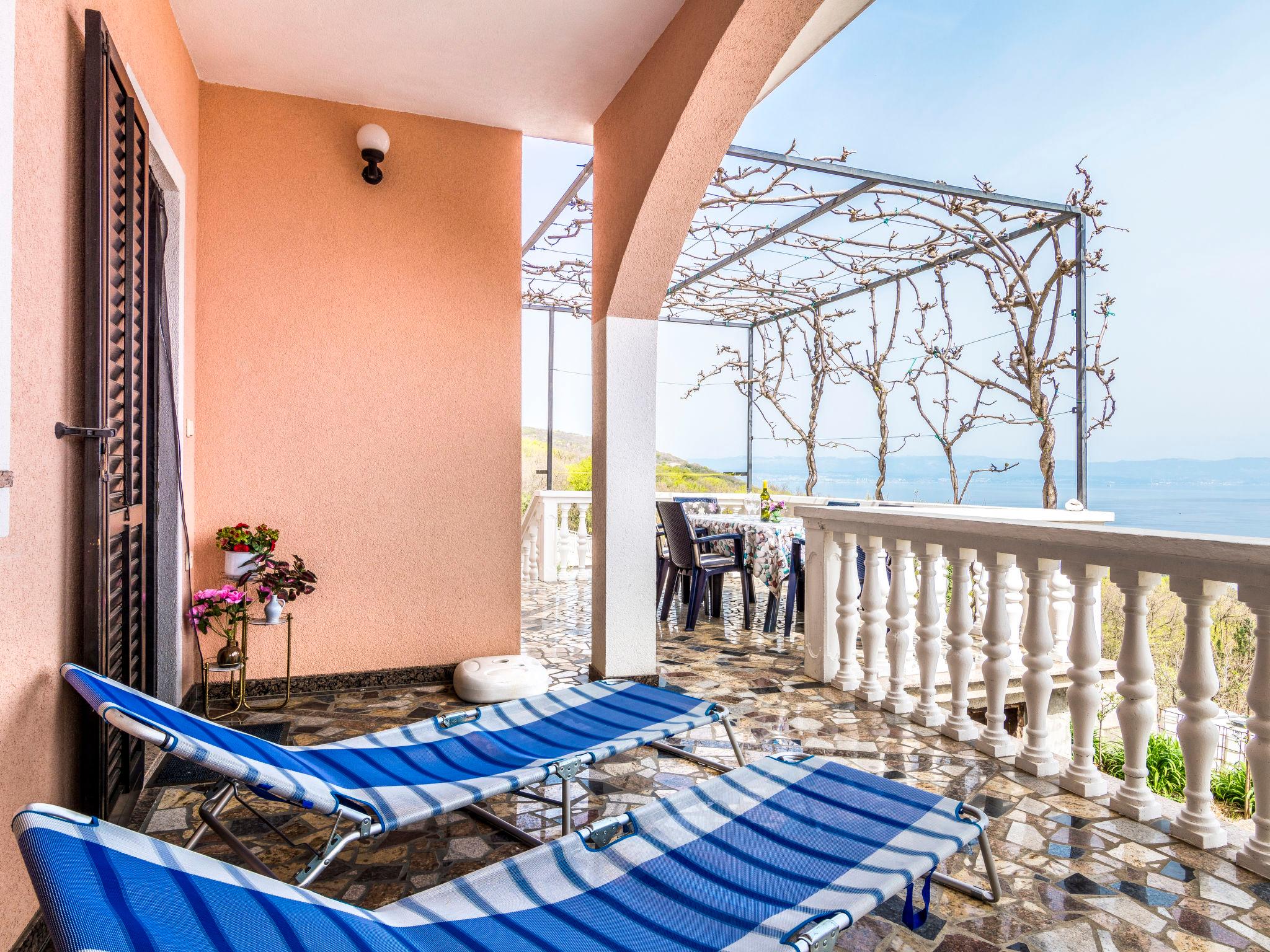 Photo 2 - Appartement de 2 chambres à Kršan avec terrasse et vues à la mer
