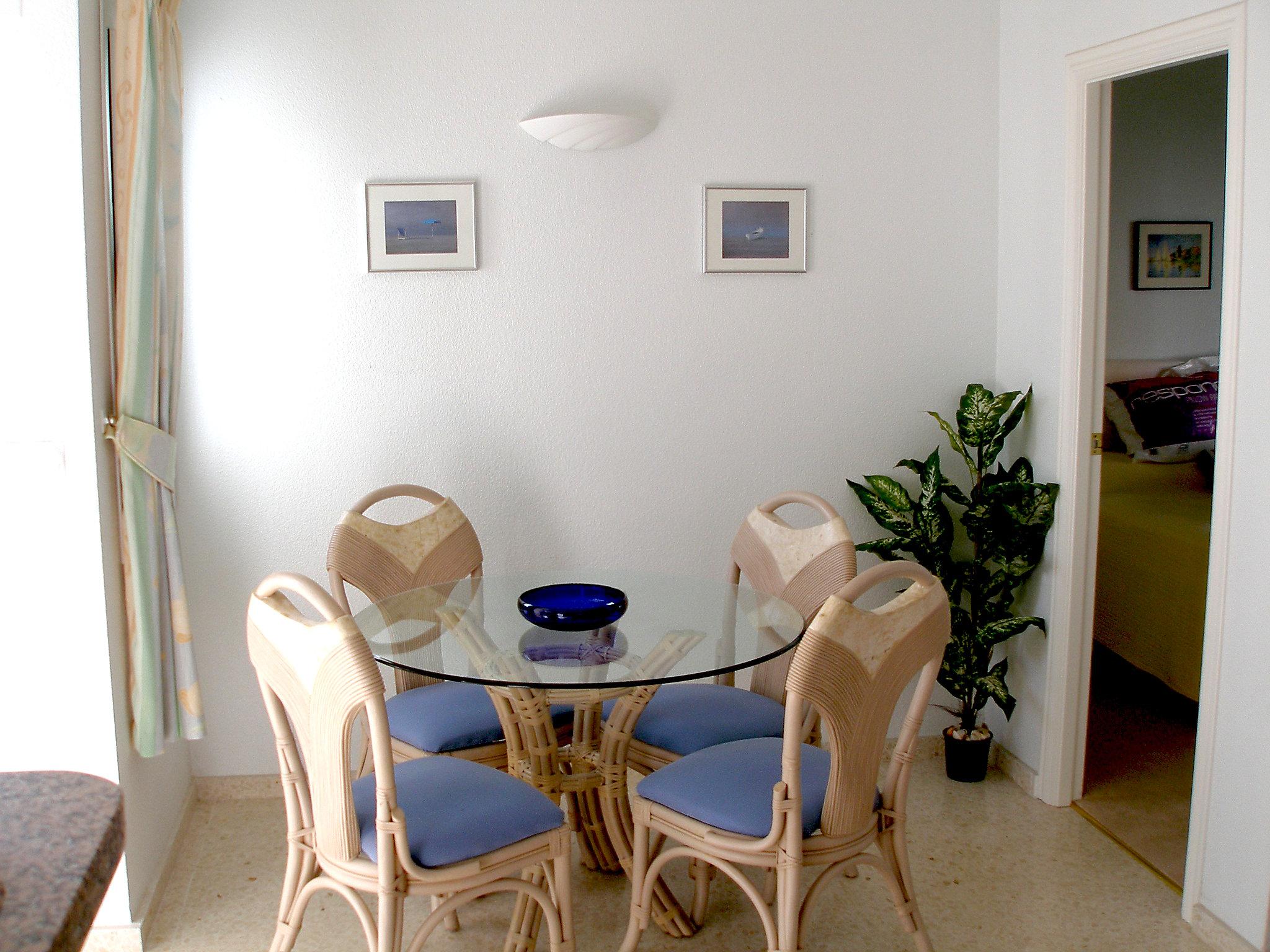 Photo 4 - 2 bedroom Apartment in Oliva with swimming pool and garden