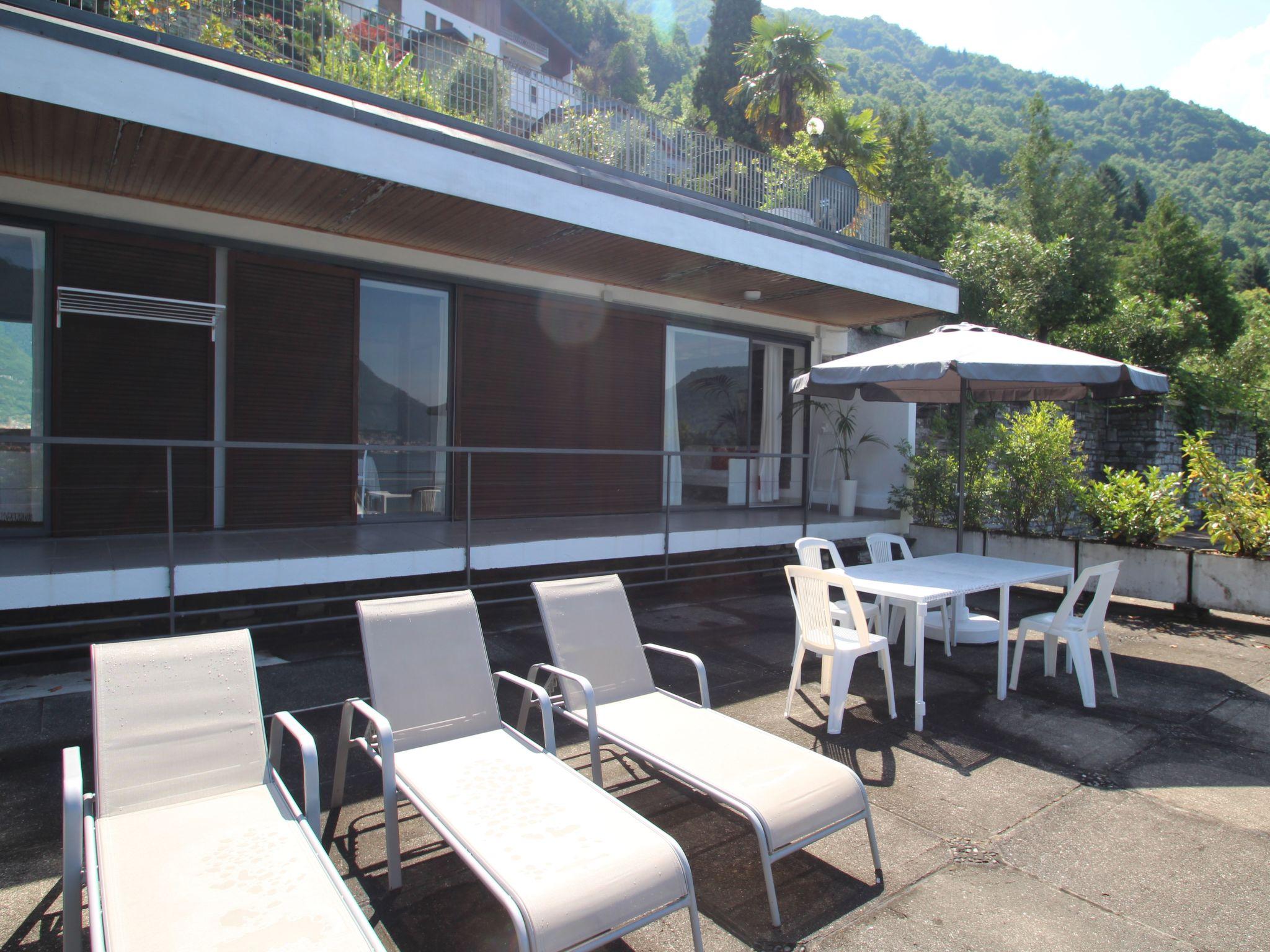 Photo 4 - 2 bedroom Apartment in Faggeto Lario with swimming pool and garden