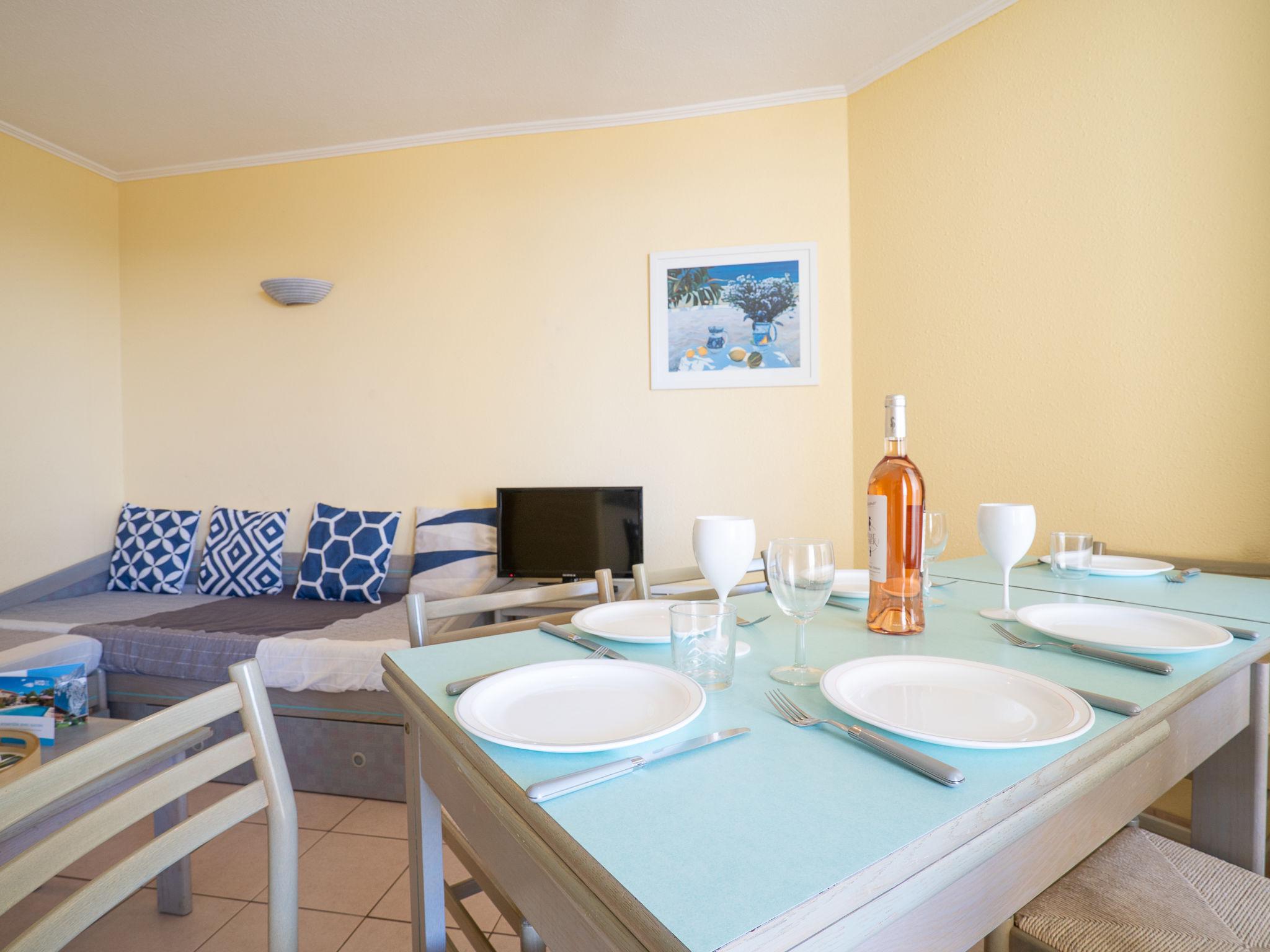 Photo 6 - 2 bedroom Apartment in Agde with swimming pool and garden