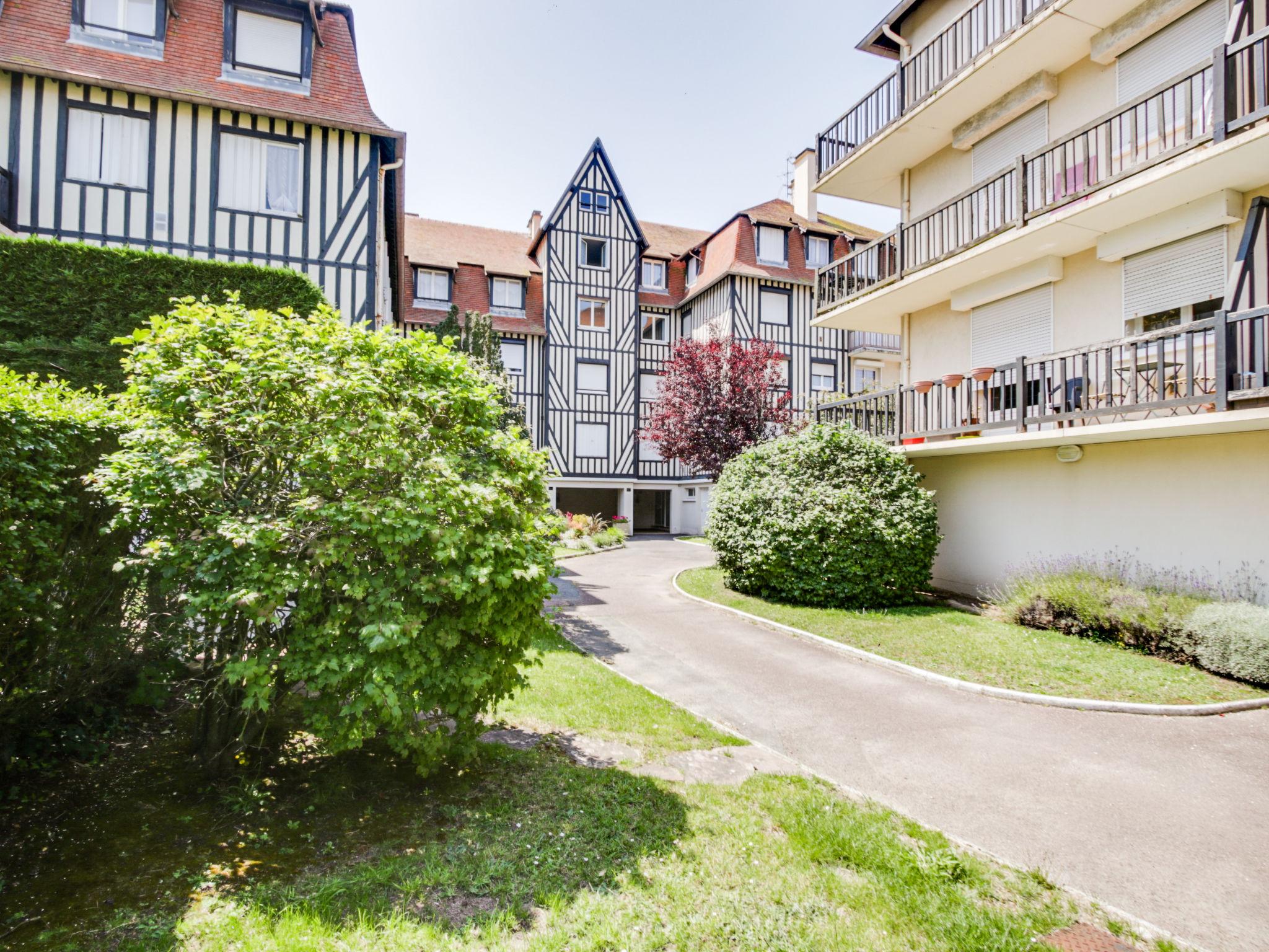 Photo 12 - Apartment in Deauville with sea view