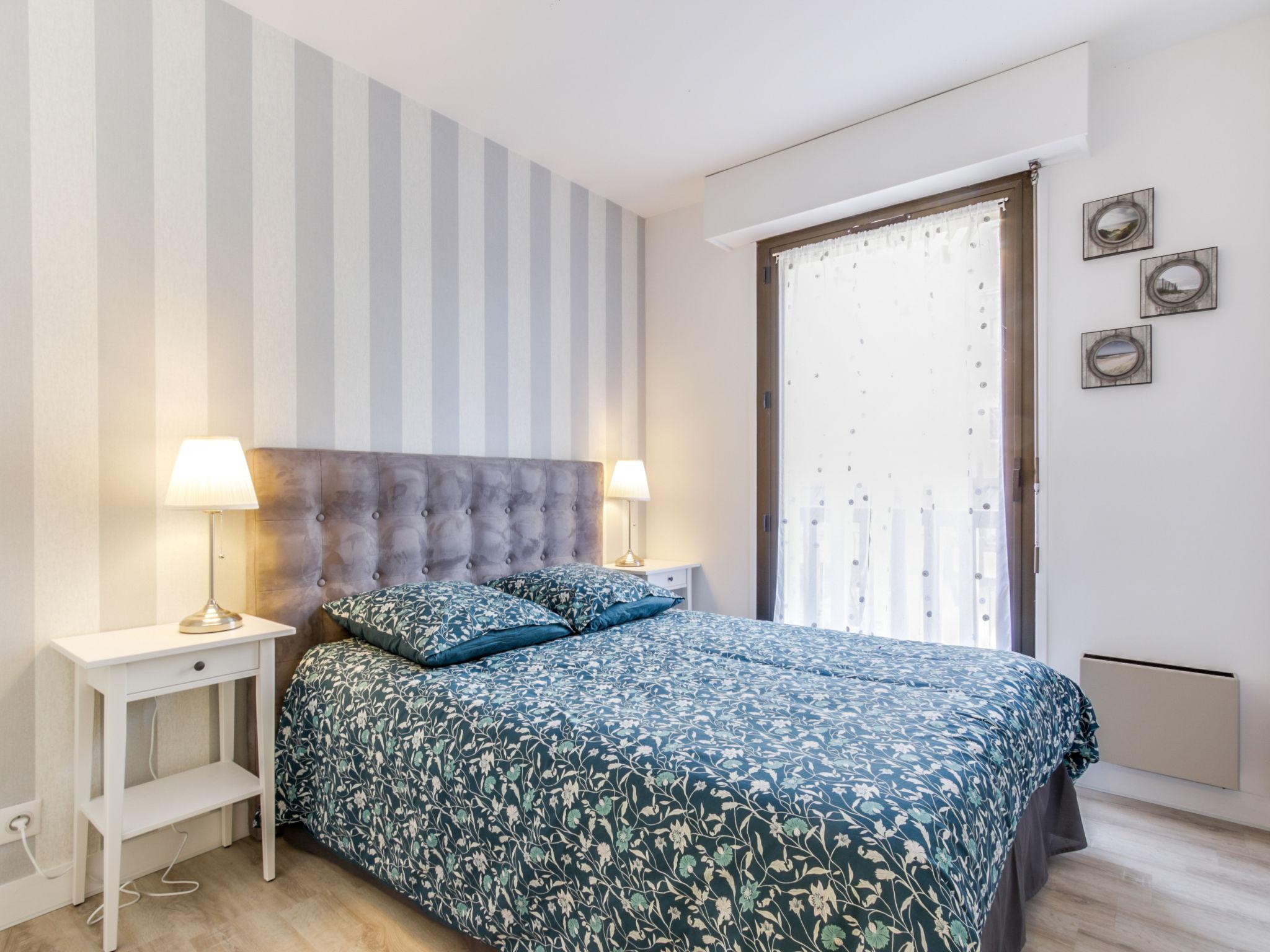 Foto 4 - Appartamento con 1 camera da letto a Deauville con giardino e vista mare
