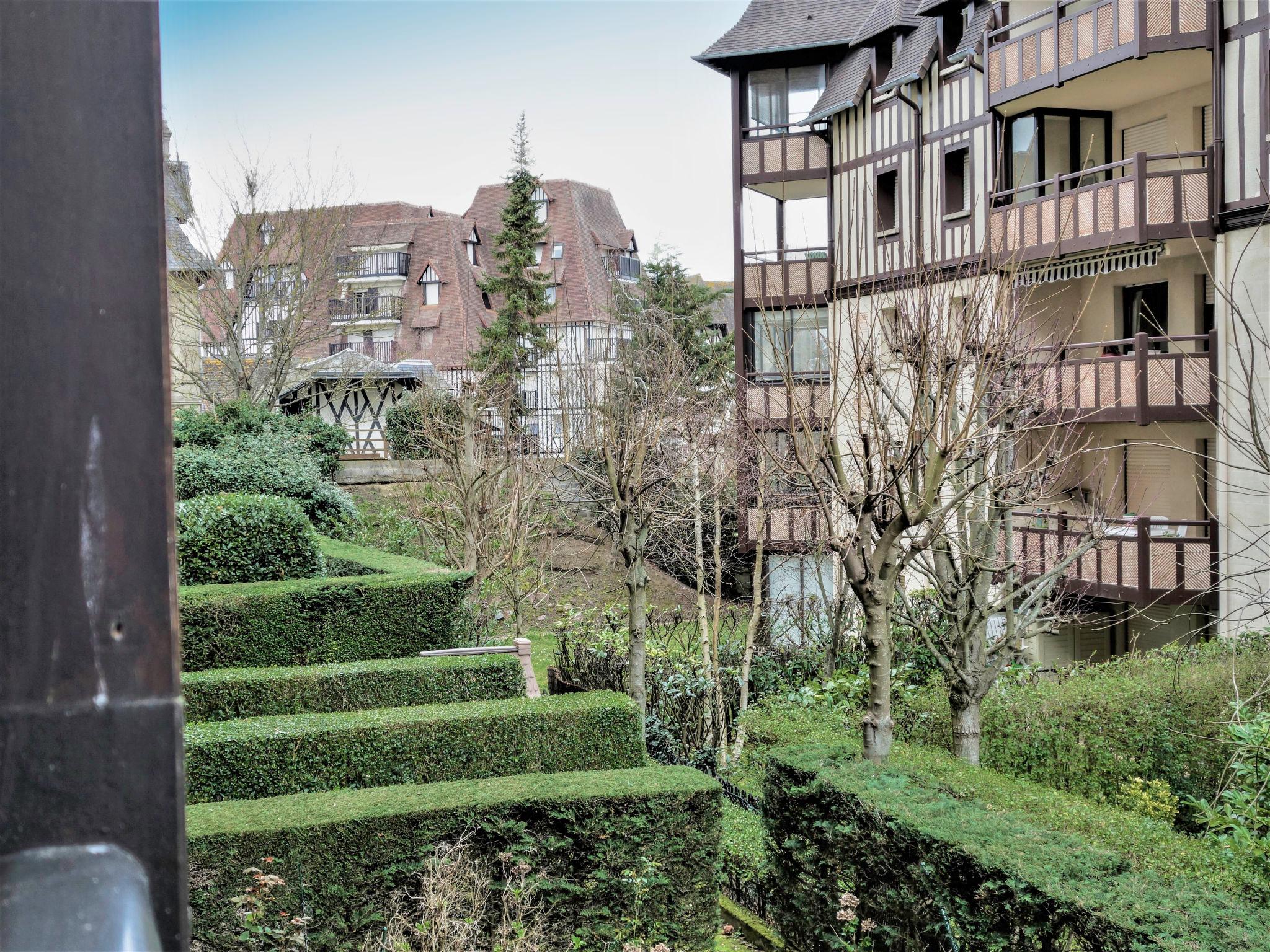 Photo 12 - Appartement de 1 chambre à Deauville avec jardin et vues à la mer