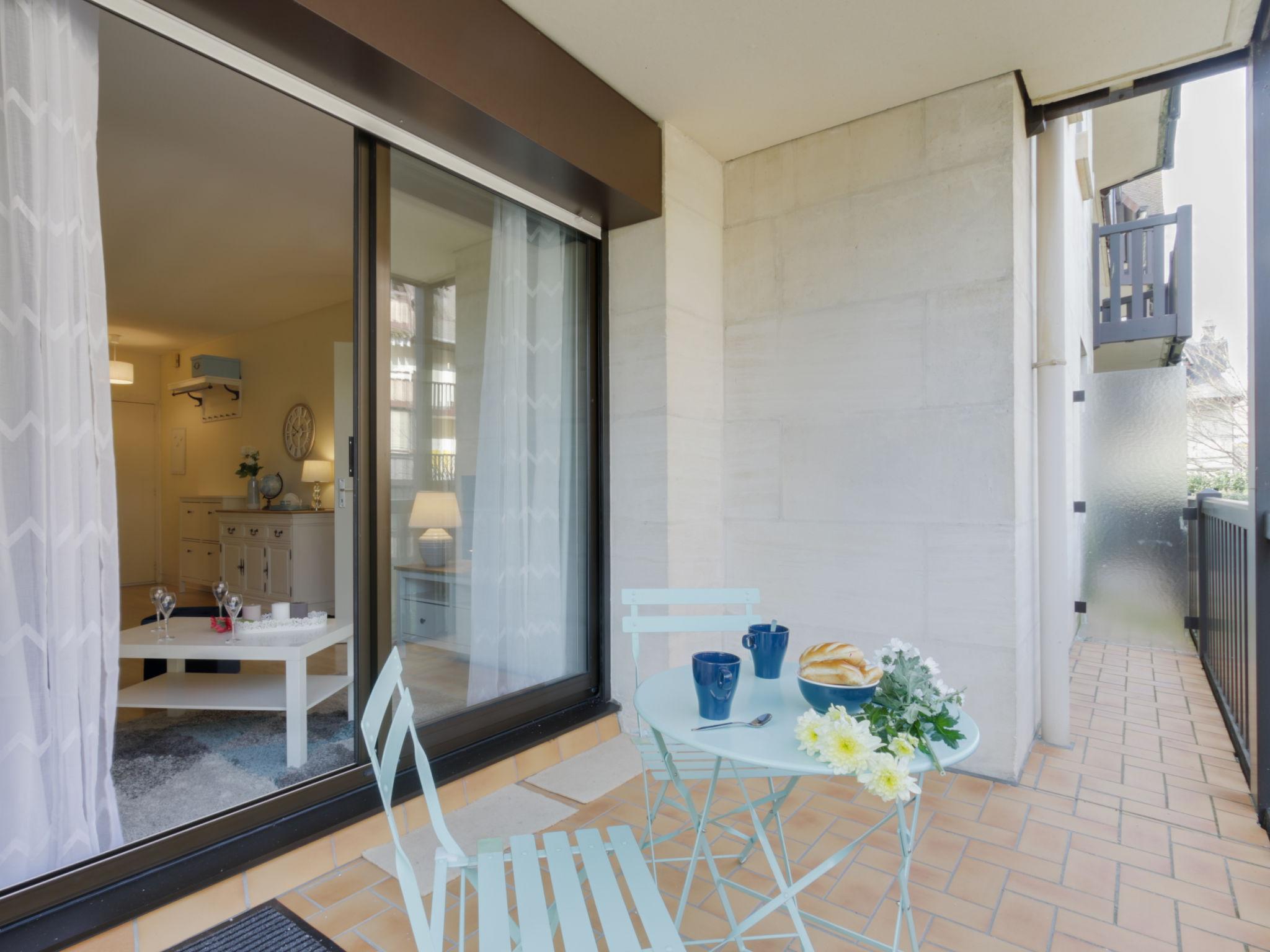 Foto 2 - Appartamento con 1 camera da letto a Deauville con giardino e vista mare
