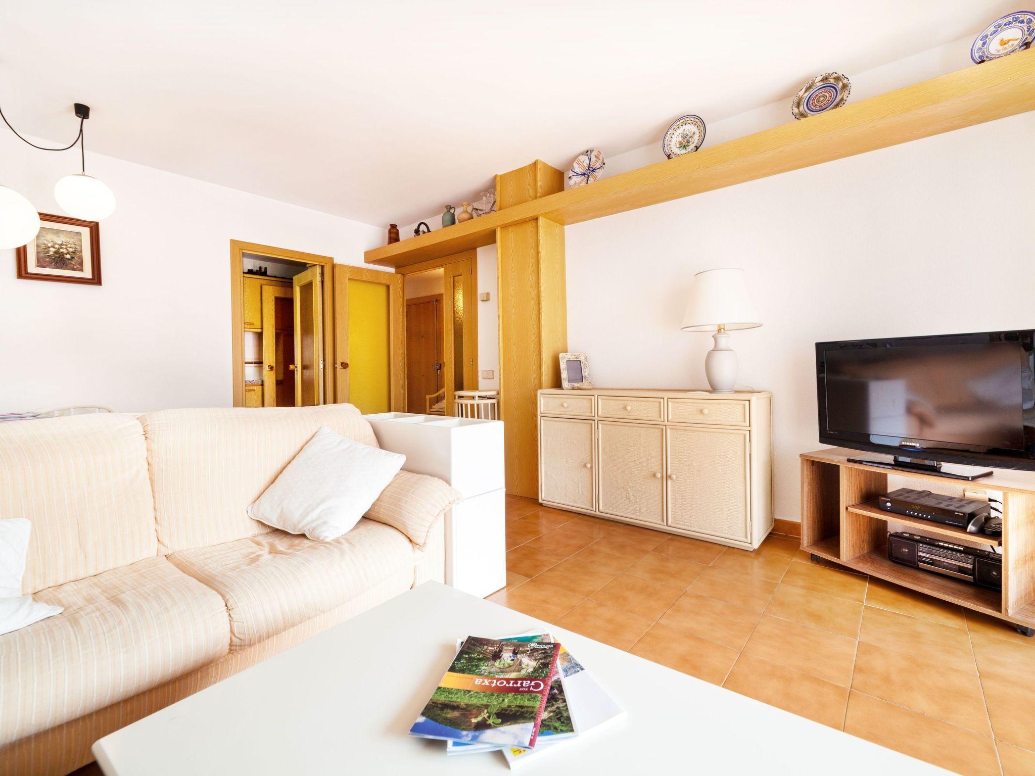 Photo 9 - 3 bedroom Apartment in Lloret de Mar with swimming pool and garden