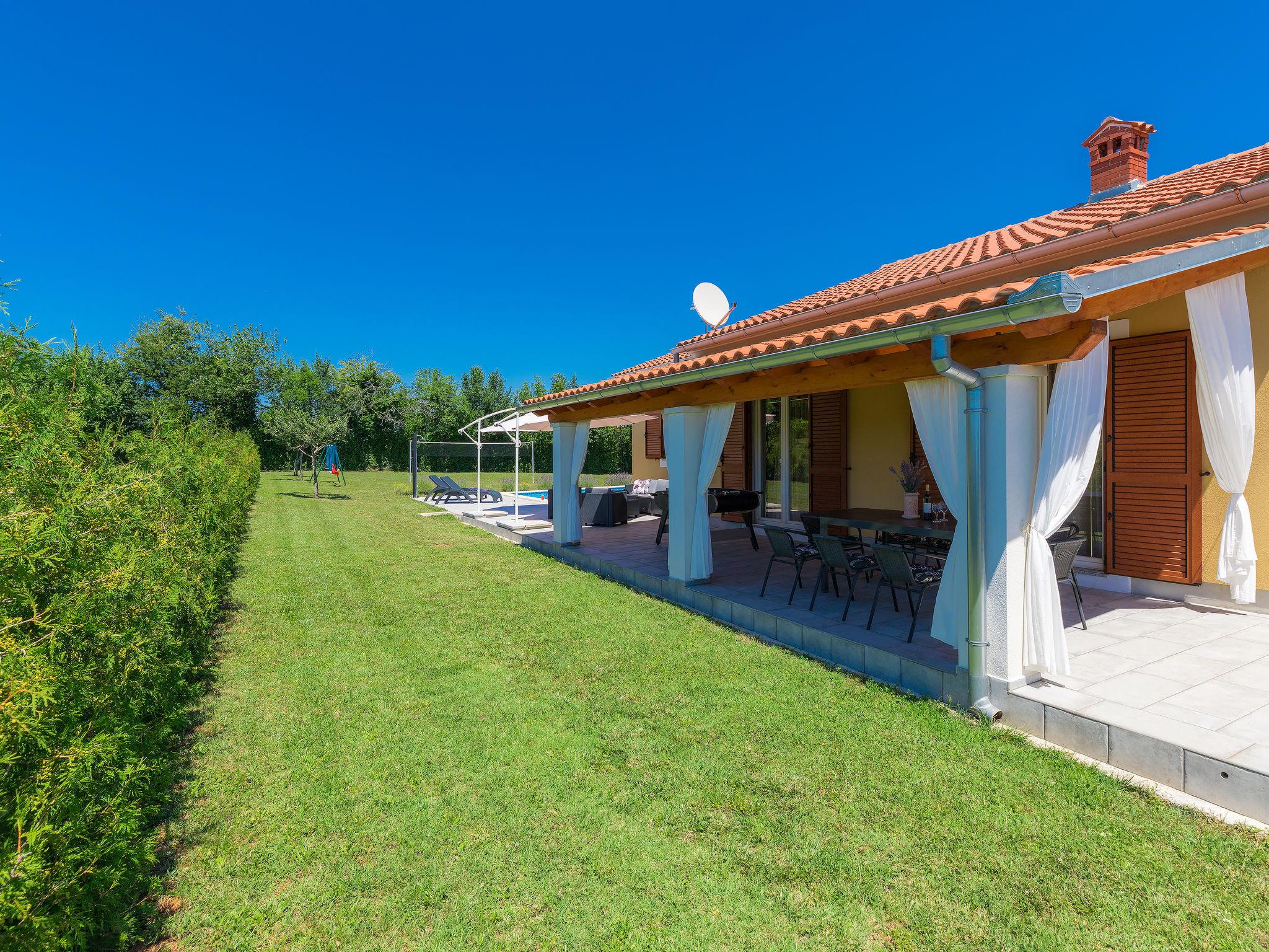 Foto 12 - Casa con 5 camere da letto a Barban con piscina privata e vista mare