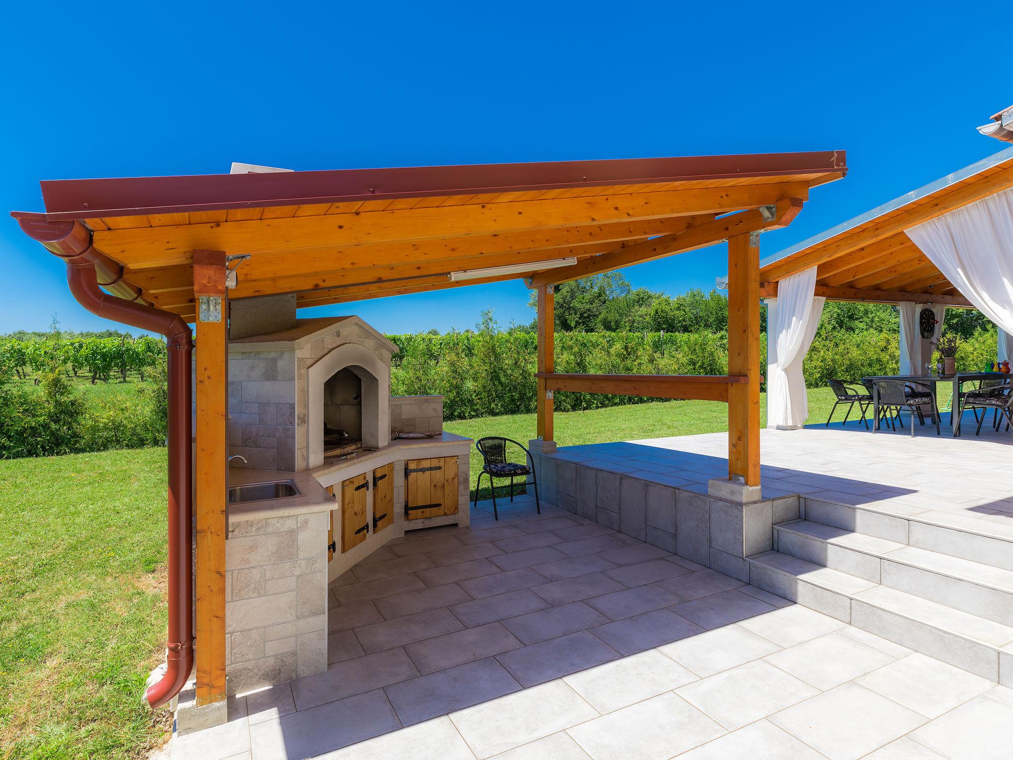 Photo 16 - Maison de 5 chambres à Barban avec piscine privée et jardin