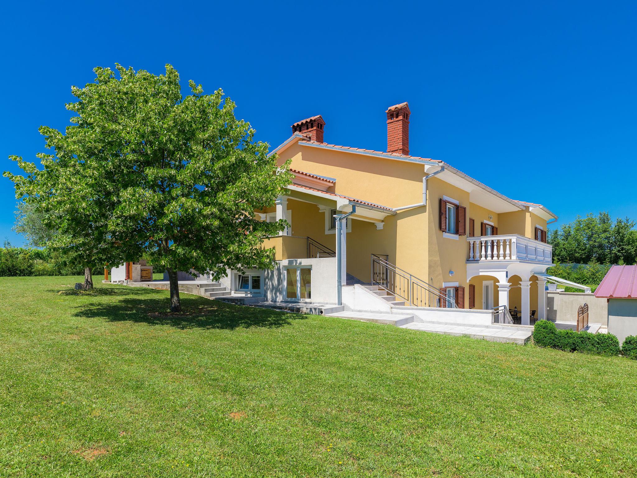 Foto 1 - Casa con 5 camere da letto a Barban con piscina privata e vista mare