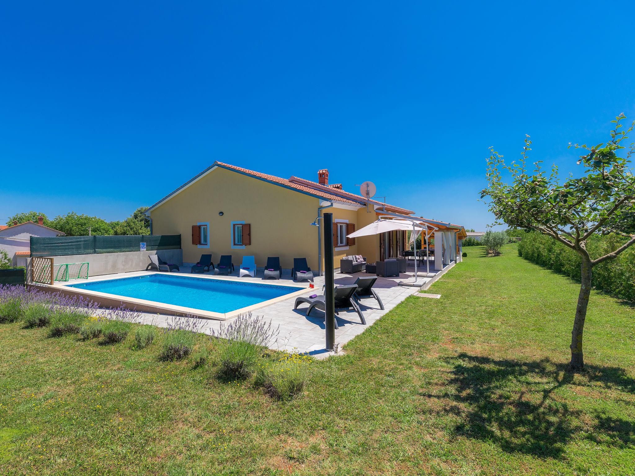 Foto 14 - Haus mit 5 Schlafzimmern in Barban mit privater pool und blick aufs meer