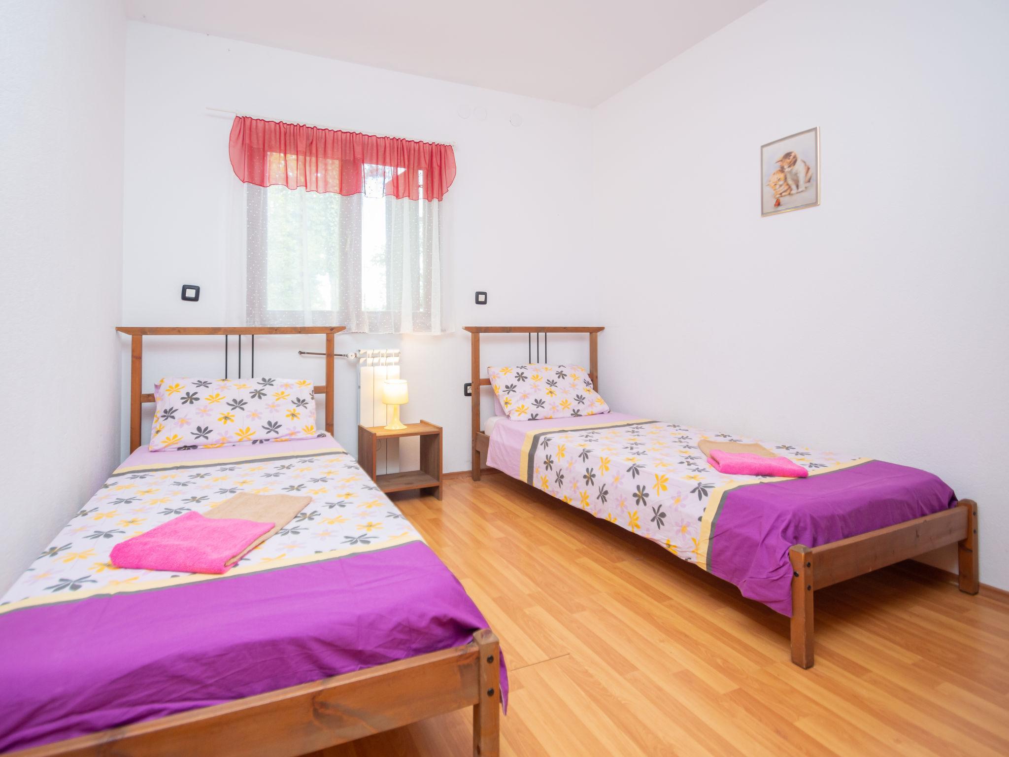 Foto 43 - Casa con 7 camere da letto a Žminj con piscina privata e vista mare
