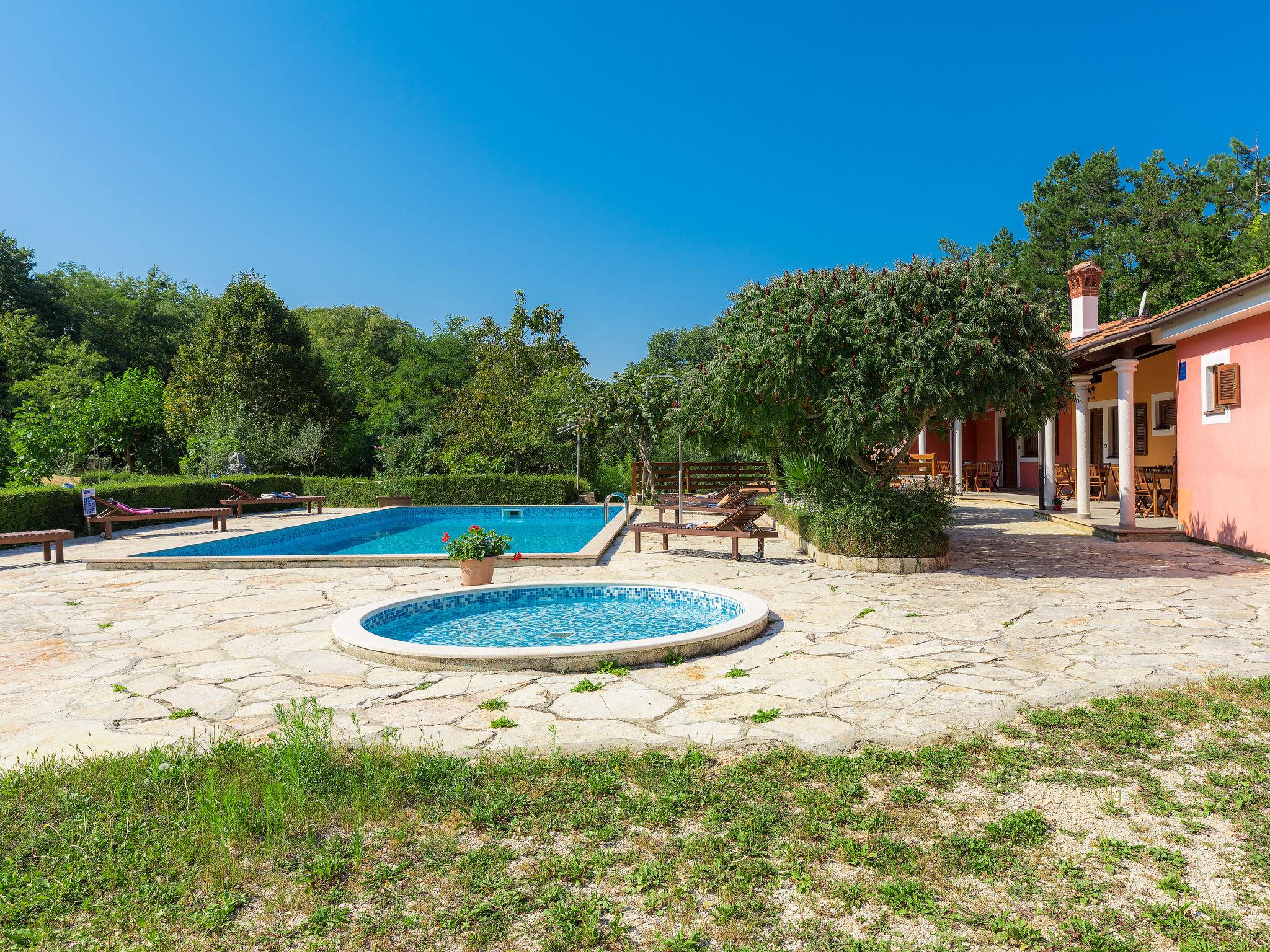 Foto 18 - Casa de 7 quartos em Žminj com piscina privada e vistas do mar
