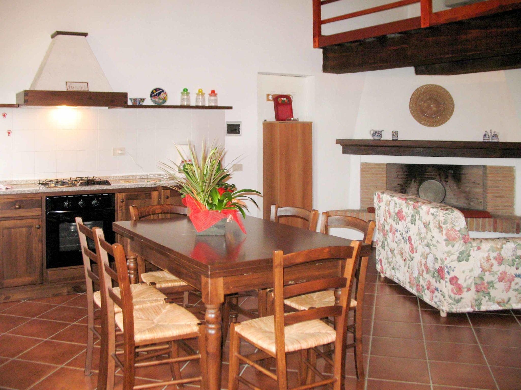 Photo 9 - 2 bedroom Apartment in Peccioli with swimming pool and garden