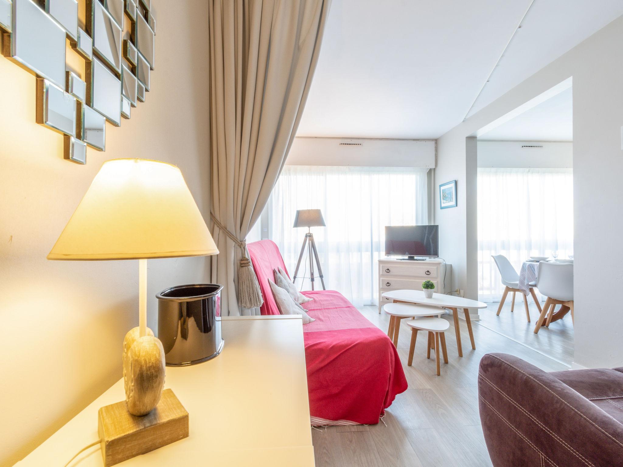 Foto 7 - Apartamento de 1 habitación en Sainte-Maxime con vistas al mar