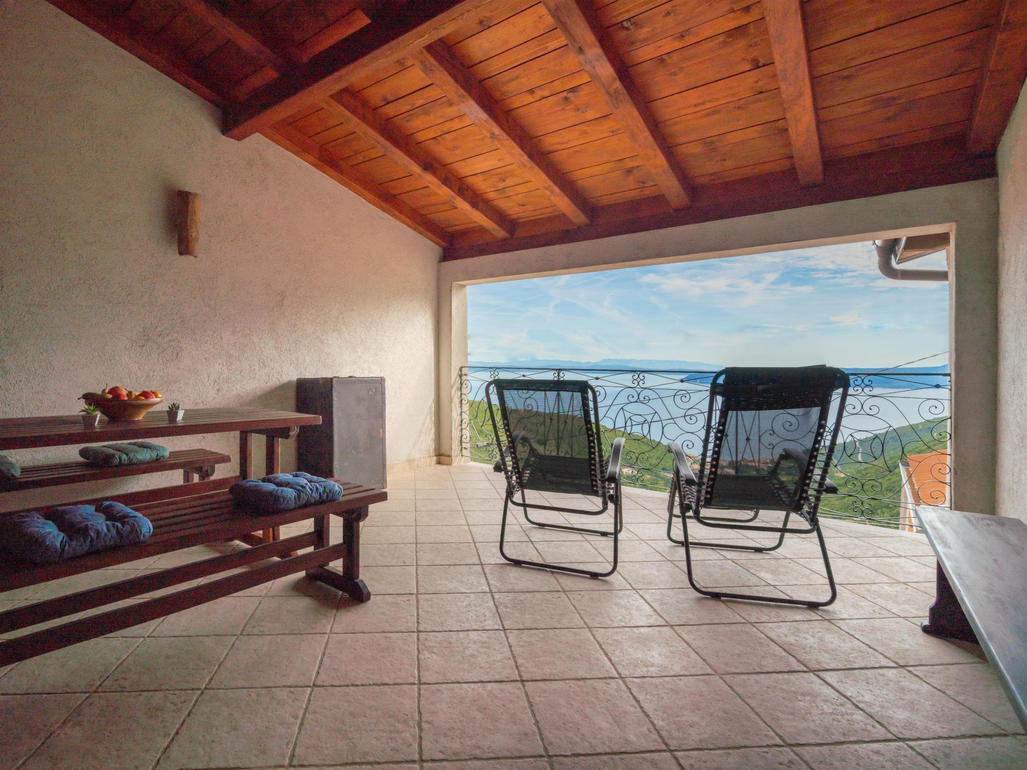 Photo 3 - Maison de 2 chambres à Mošćenička Draga avec jardin et terrasse