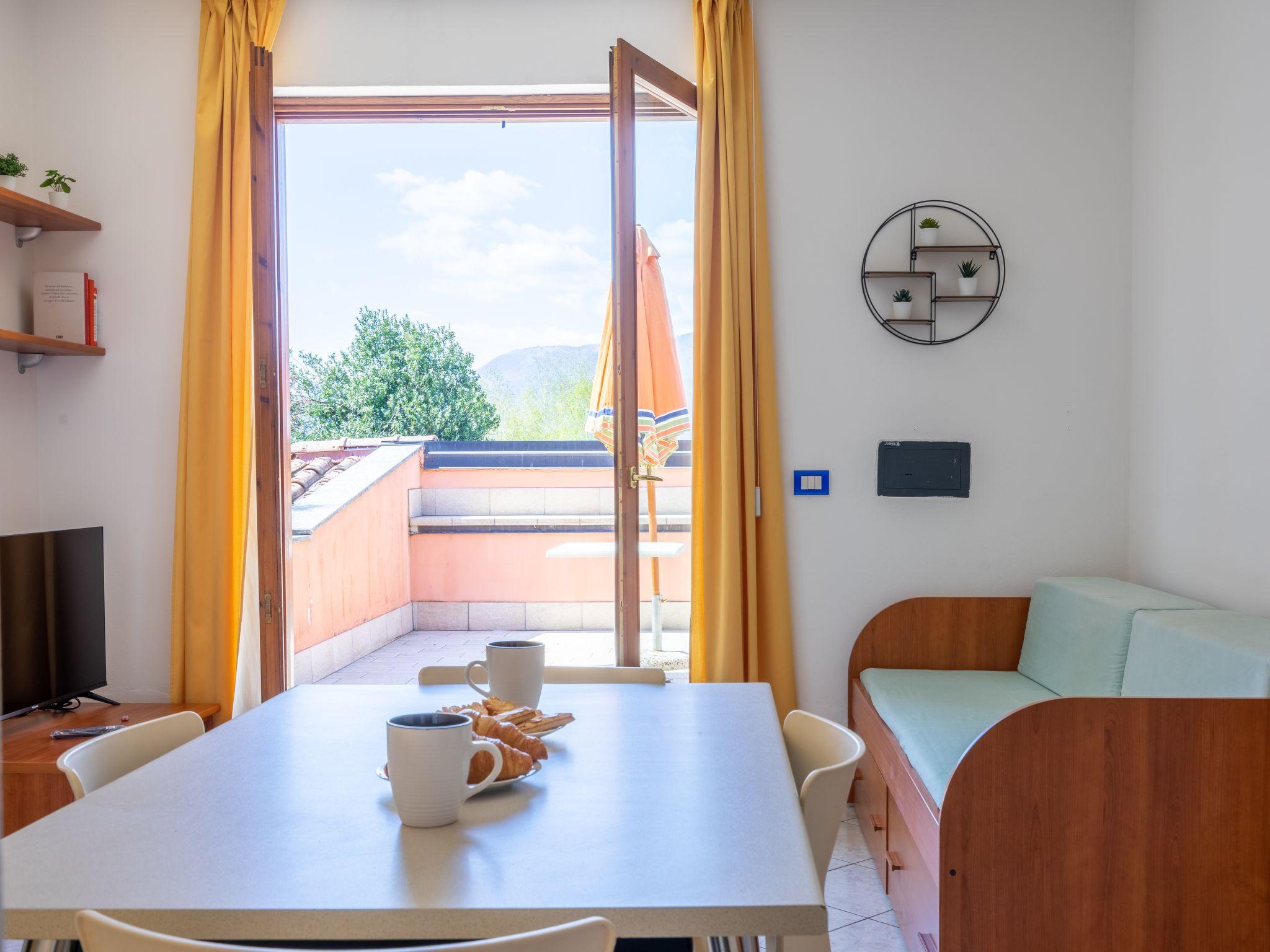 Foto 7 - Apartamento de 2 quartos em Luino com piscina e vista para a montanha