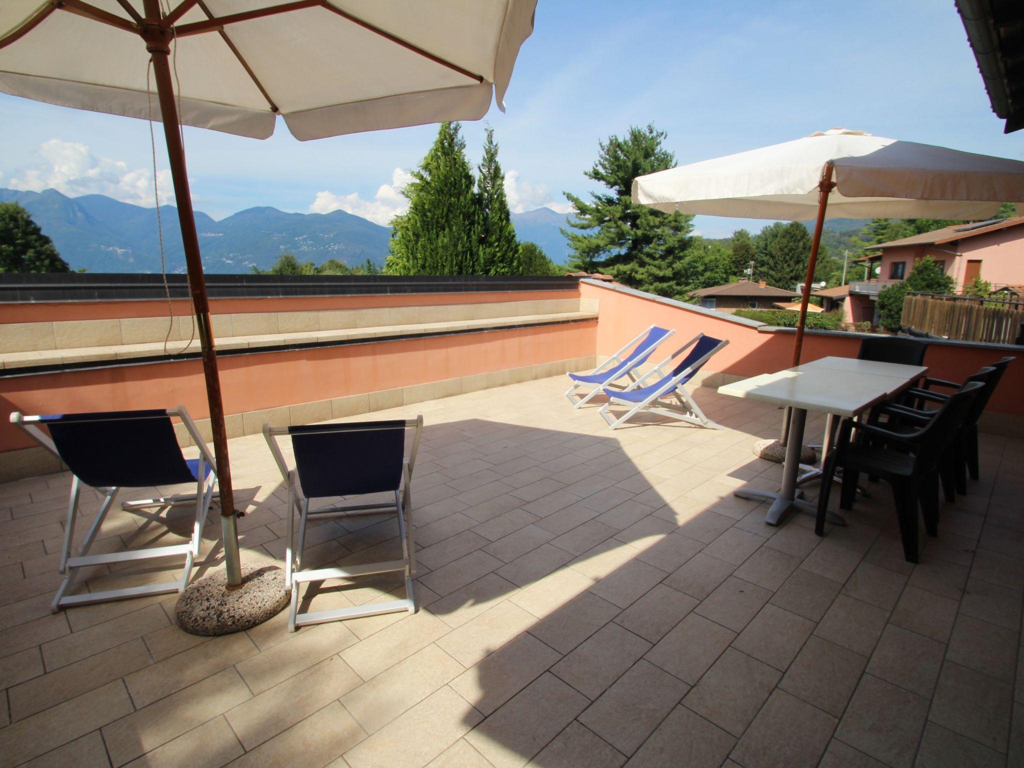 Foto 17 - Appartamento con 2 camere da letto a Luino con piscina e vista sulle montagne