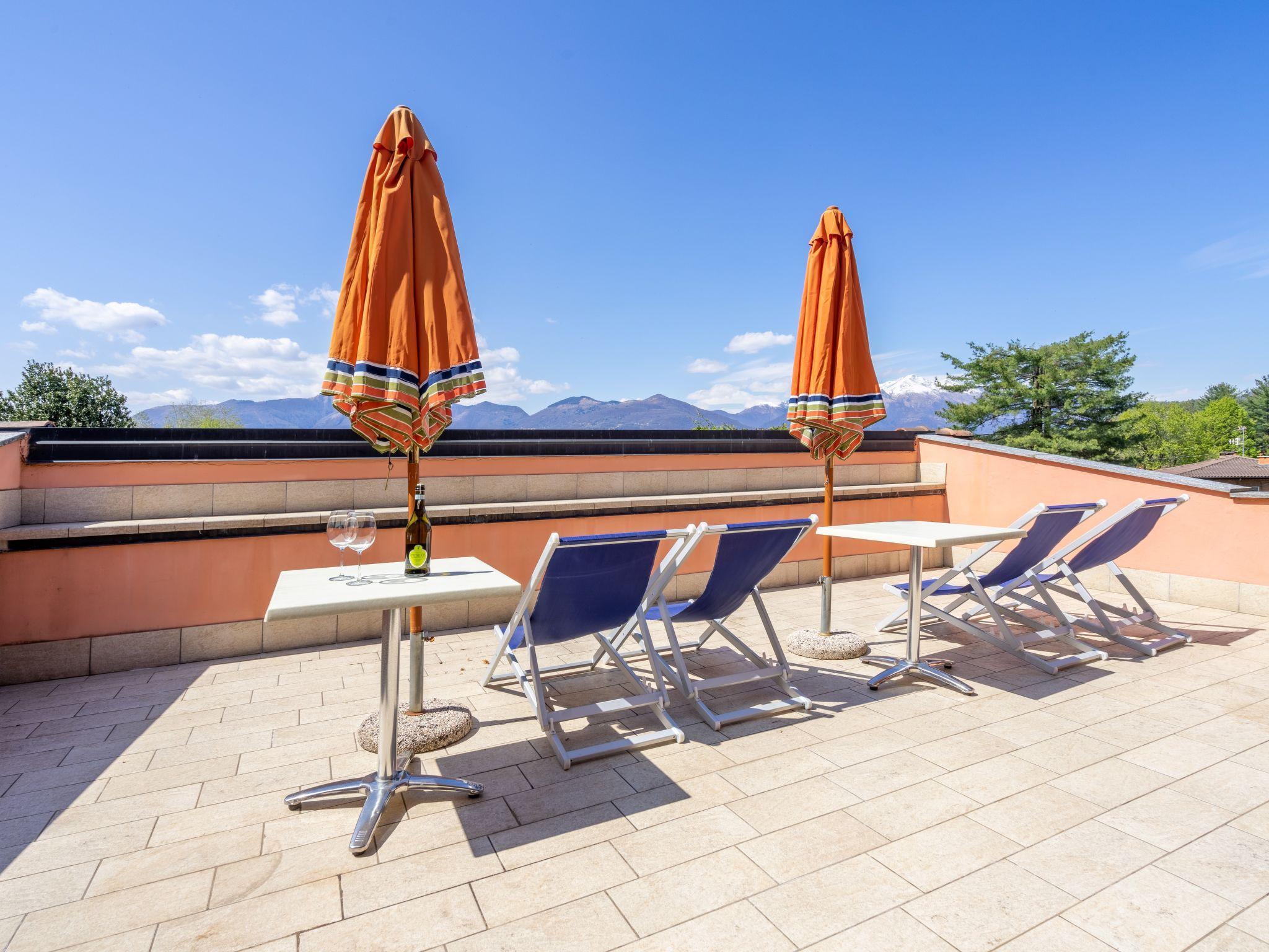 Foto 6 - Apartamento de 2 habitaciones en Luino con piscina y vistas a la montaña