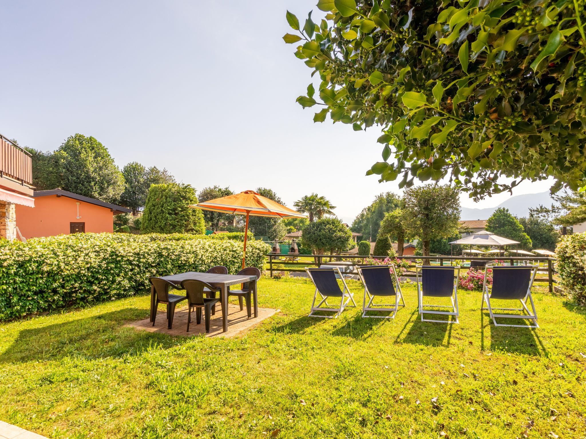 Foto 4 - Casa de 2 quartos em Luino com piscina e vista para a montanha