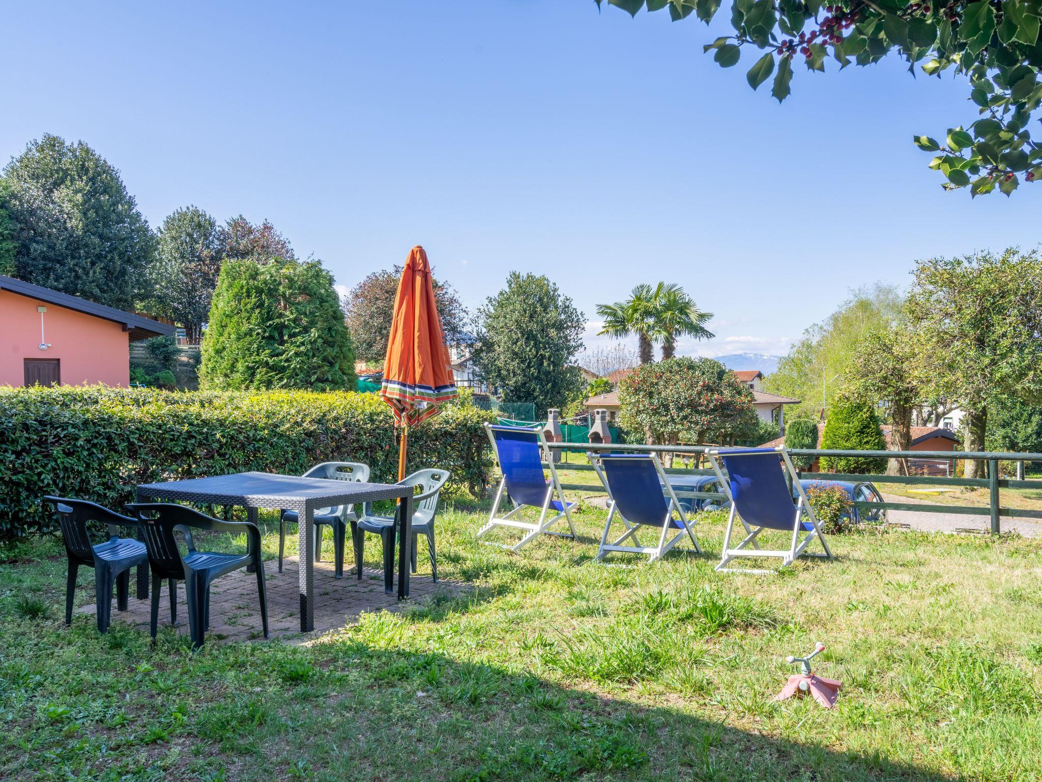 Foto 19 - Haus mit 2 Schlafzimmern in Luino mit schwimmbad und blick auf die berge