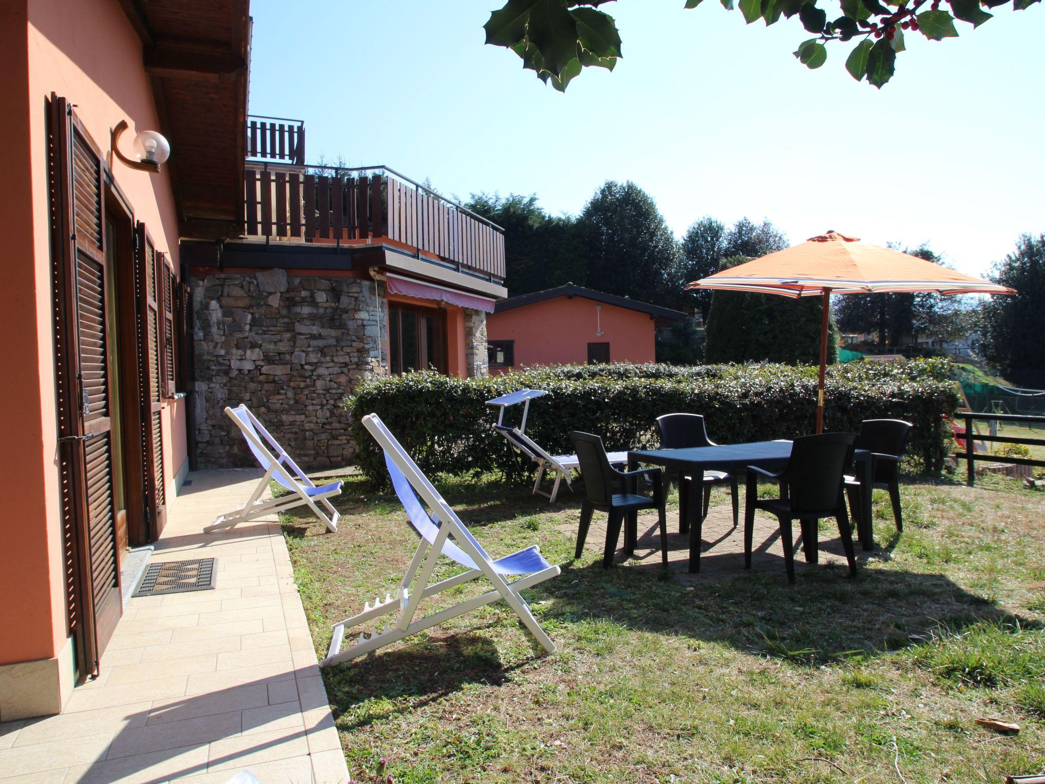 Foto 5 - Haus mit 2 Schlafzimmern in Luino mit schwimmbad und blick auf die berge